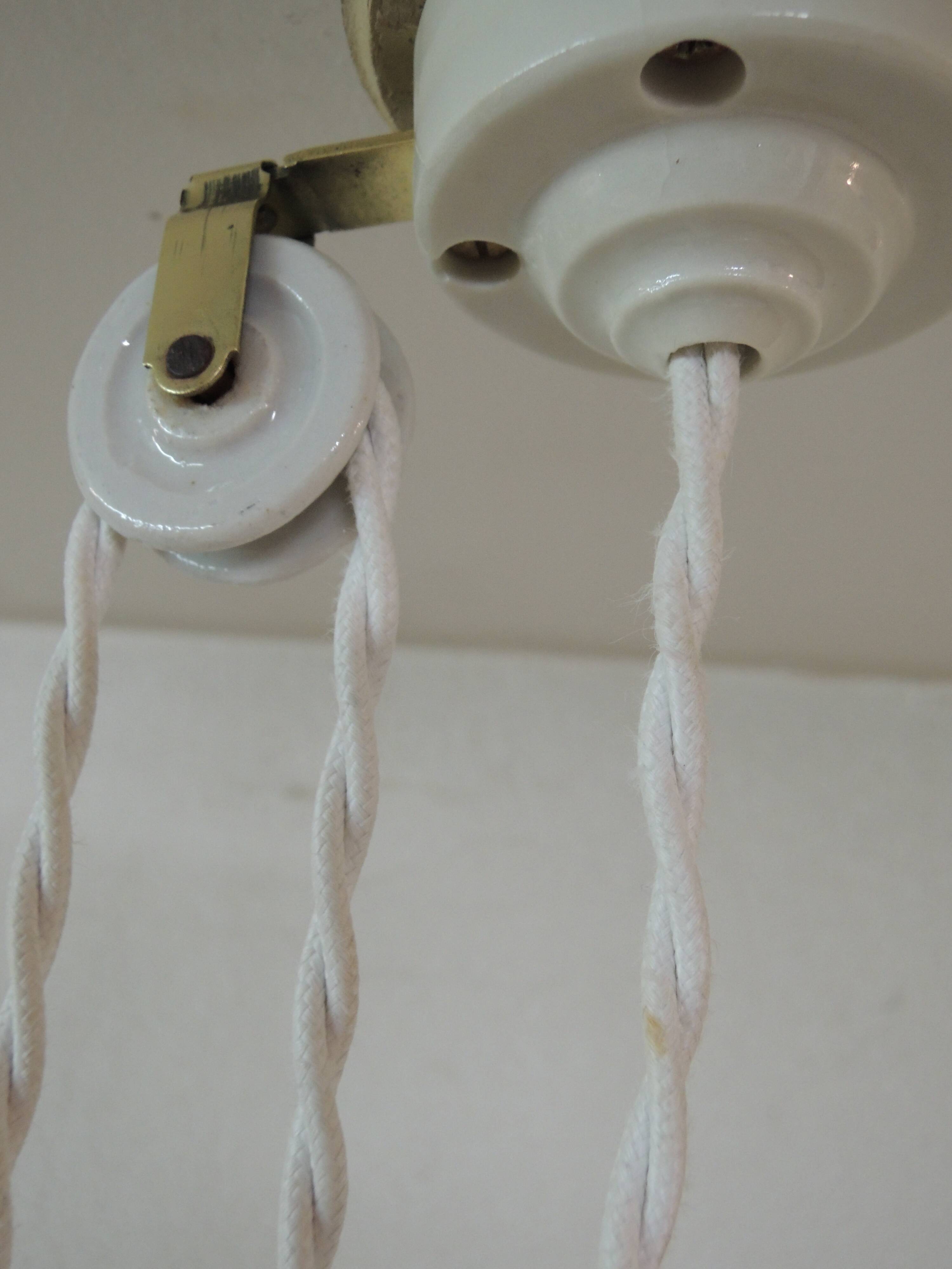 Suspension opaline monte-et-baisse