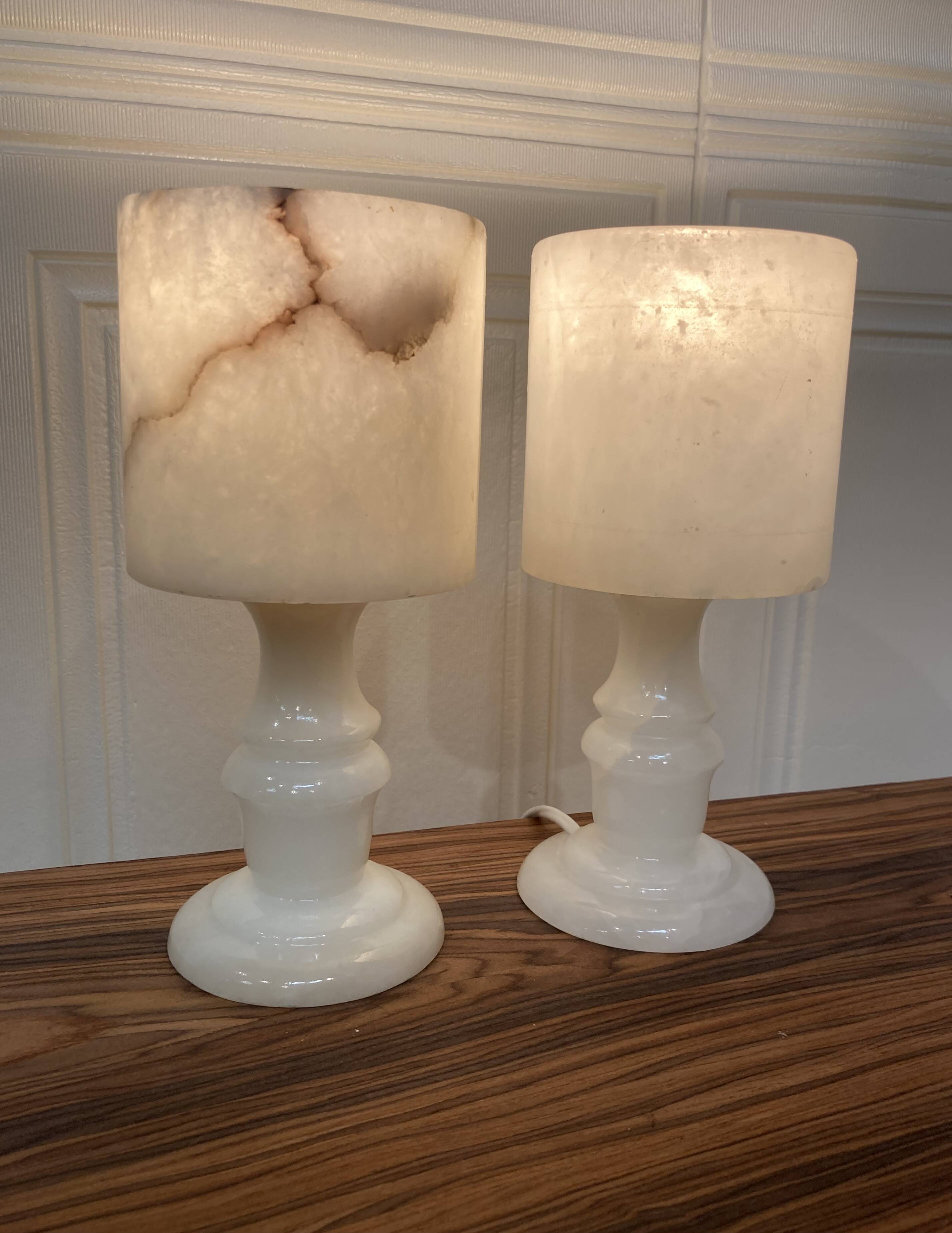 Paire de lampes en albâtre design 1950.