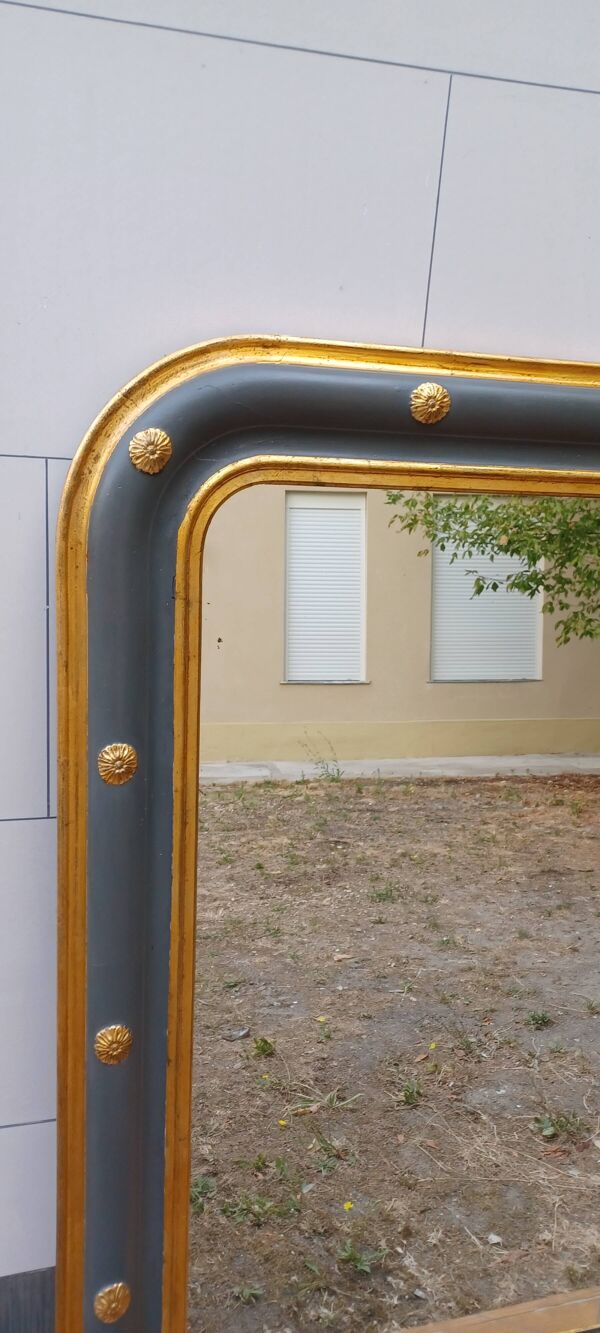 Miroir louis-philippe gris et dore decore dans le gout de l'antique