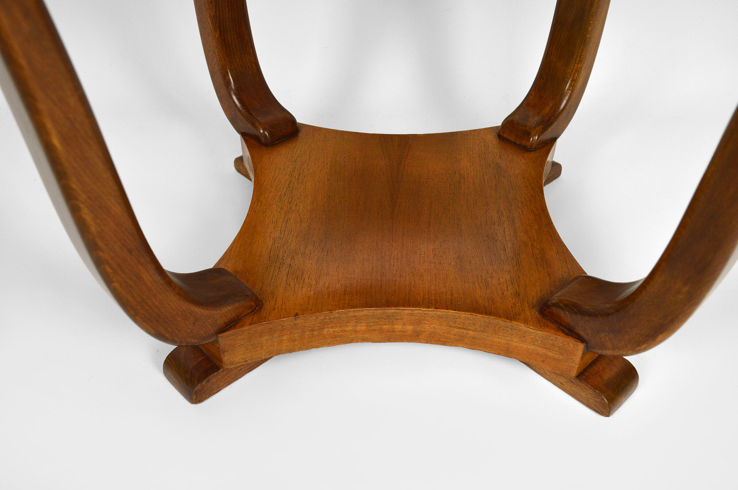 Round Art Deco pedestal table in walnut veneer circa 1930