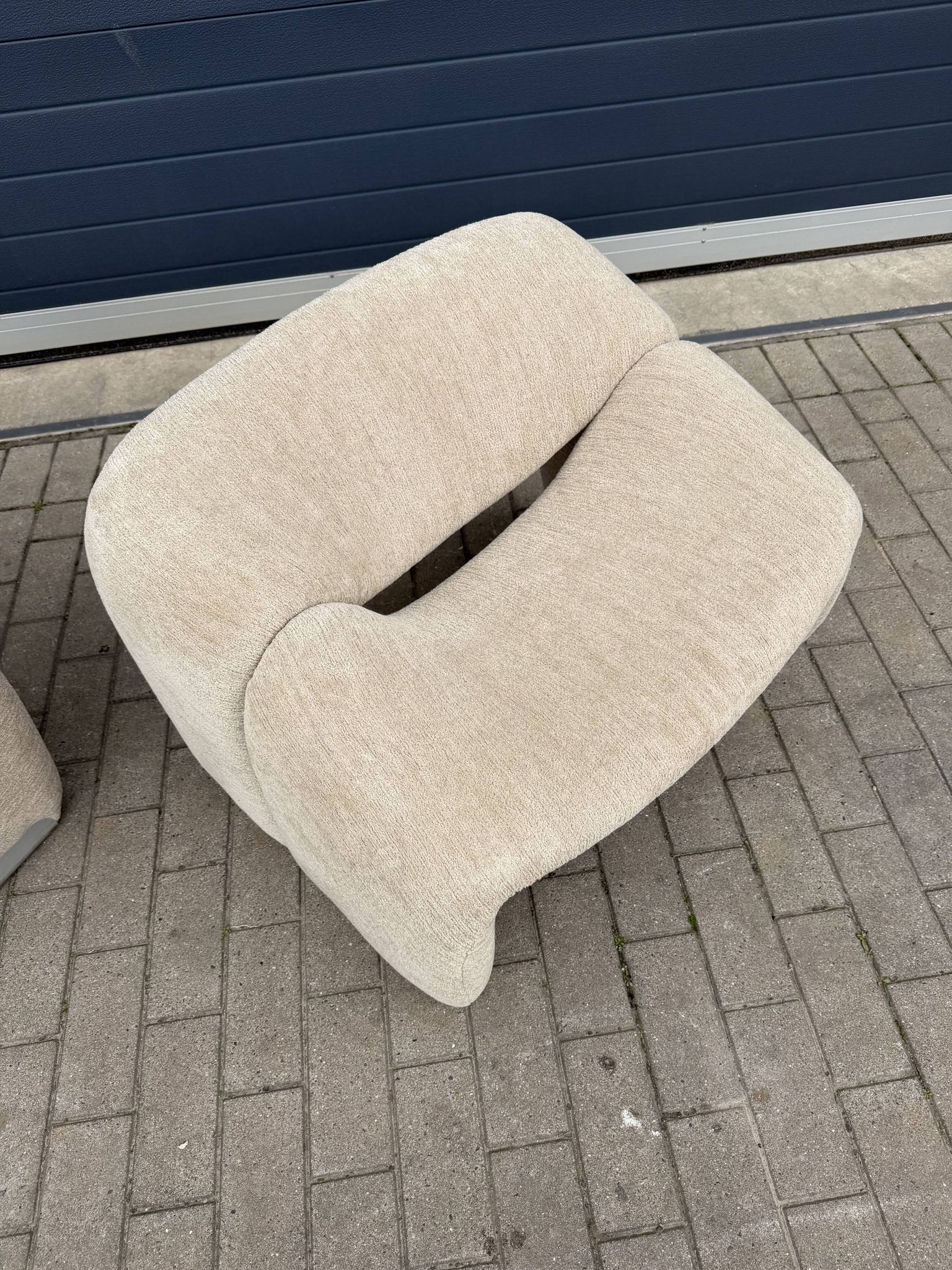 2x Artifort Groovy F598 Pierre Paulin, Pierre Frey: Chenille Igor (Sable)