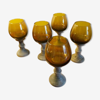 Lot de 5 verres à pied en bois et en verre ambré vintage