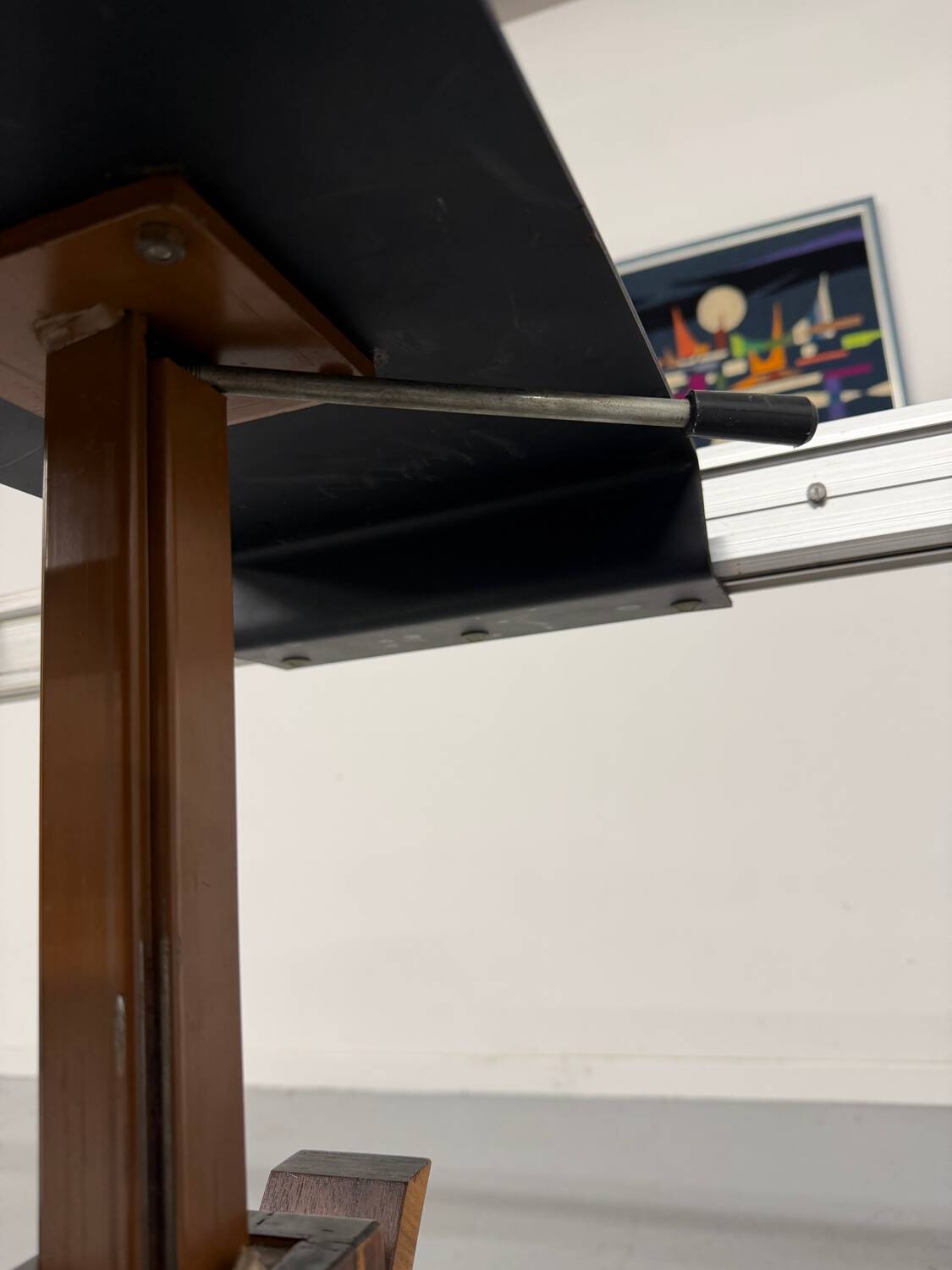 Extendable table with central leg, Italian design by Luigi Bartolini, vintage.