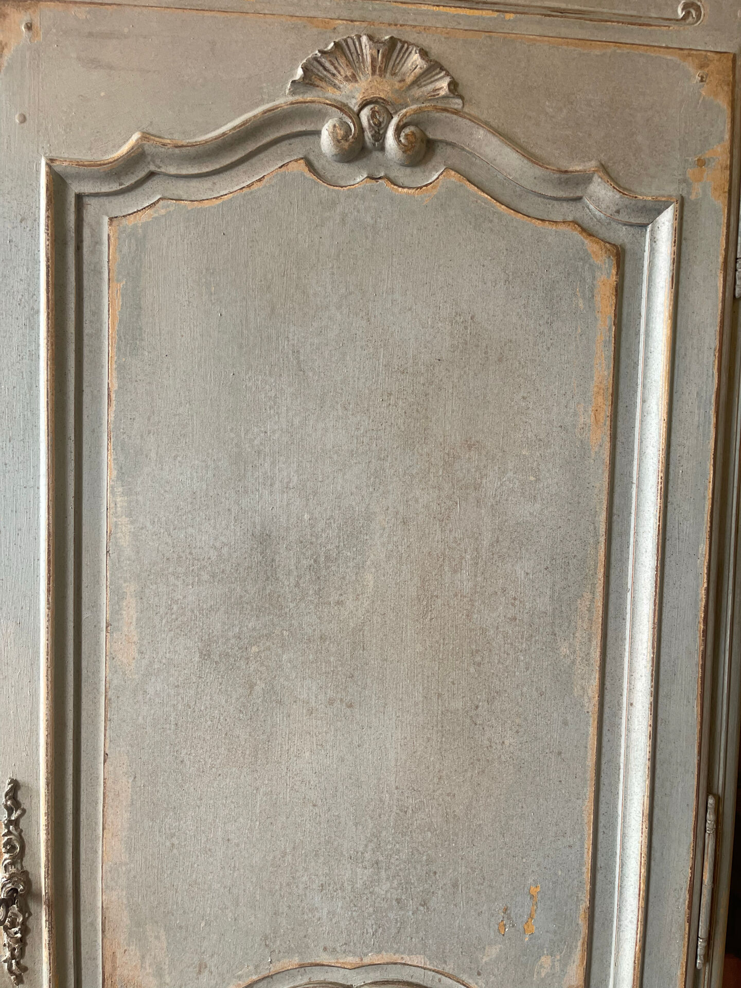 Patinated bonnetière