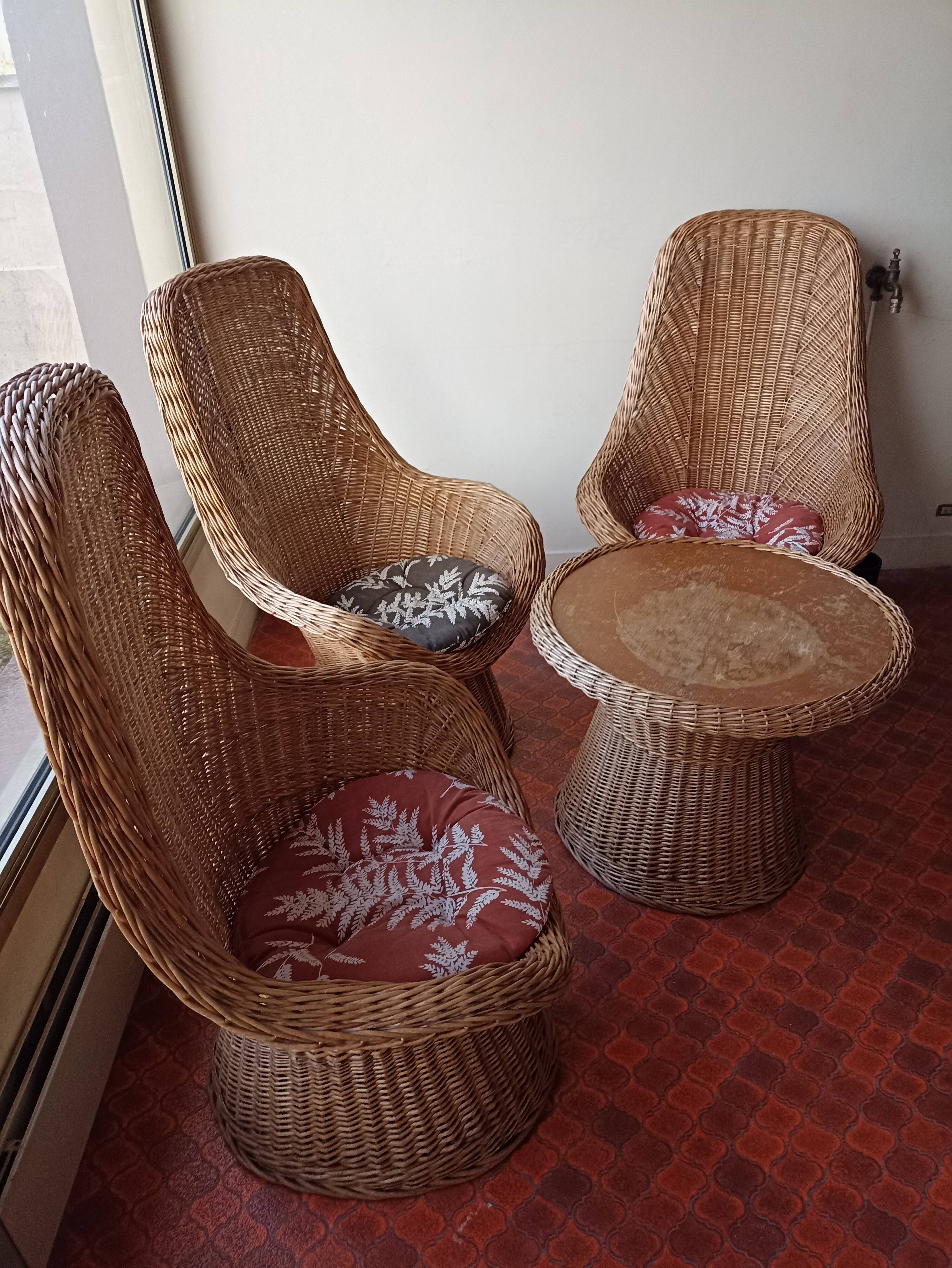 Rattan garden furniture set consisting of 3 armchairs and matching table
