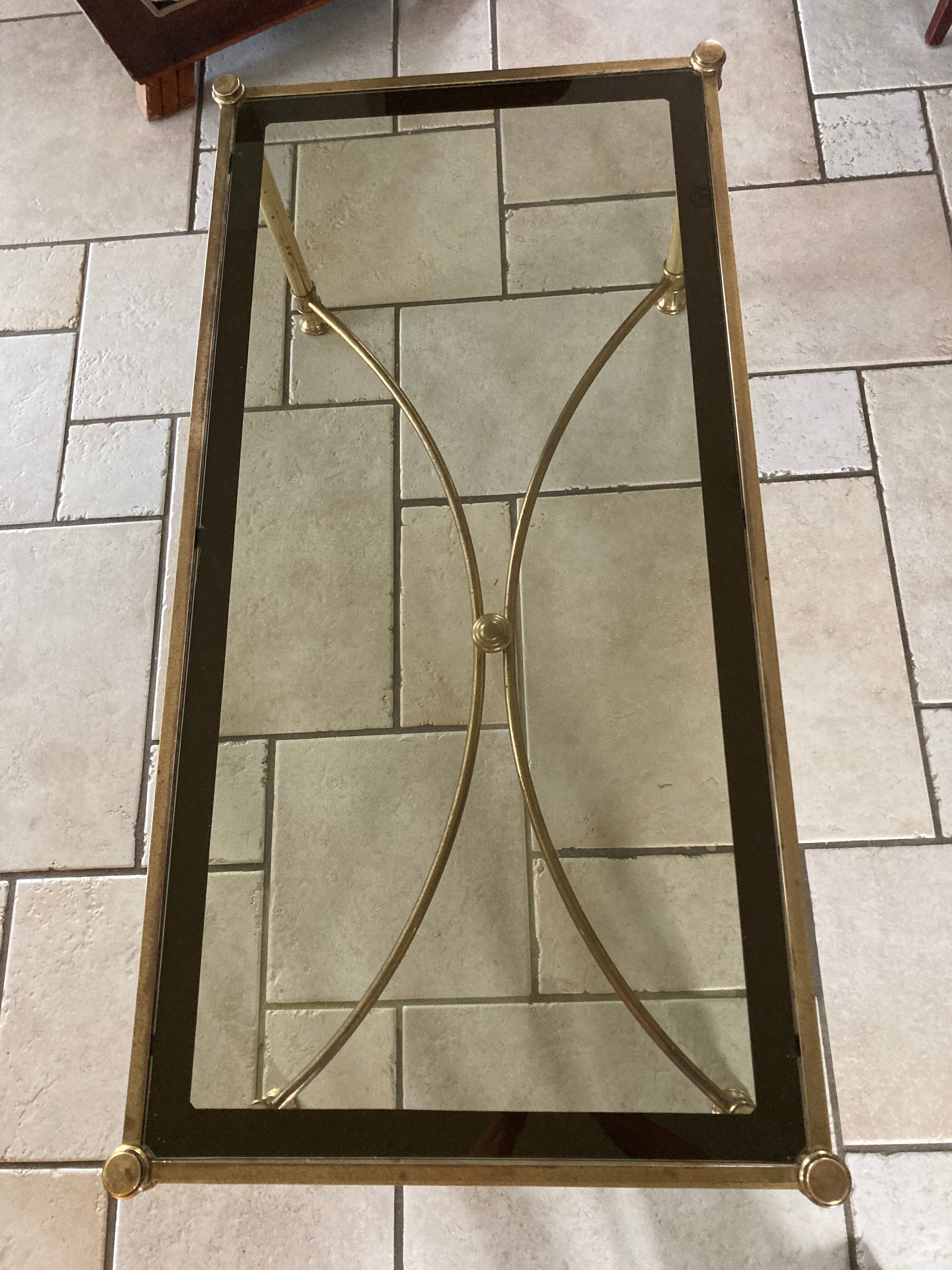 Coffee table in glass and gold metal