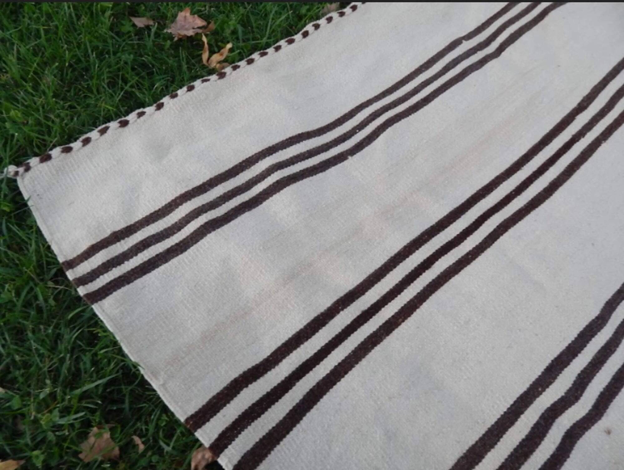 Vintage Turkish kilim, handwoven, 280x380 cm.
