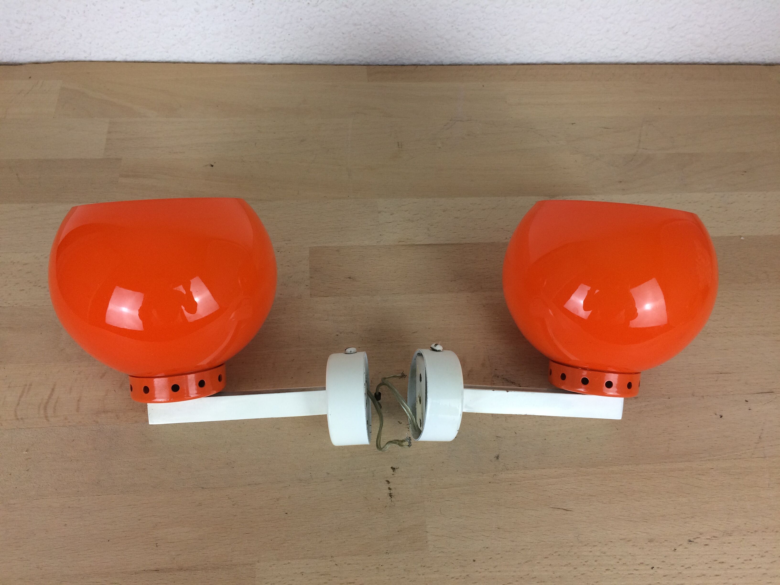 Paire d'appliques globes orange années 70