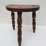 Tabouret de traite en bois massif de couleur chêne foncé