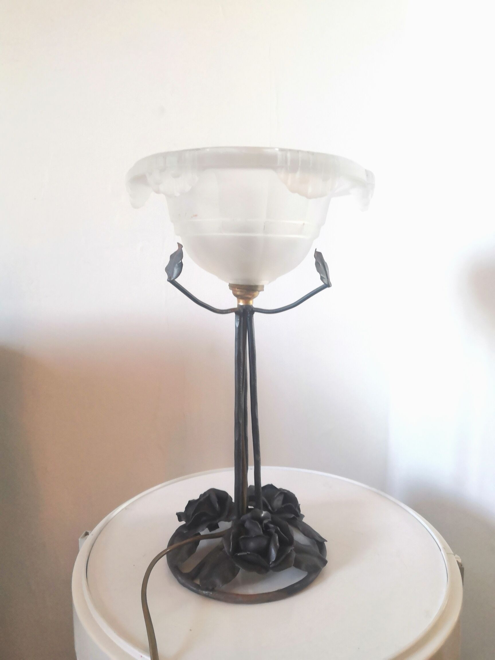 Vintage lamp frosted basin foot with floral decoration design 60s - 70s