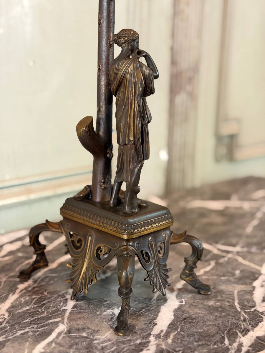 Paire de candélabres en bronze doré et patine médaille à six bras de lumière vers 1880