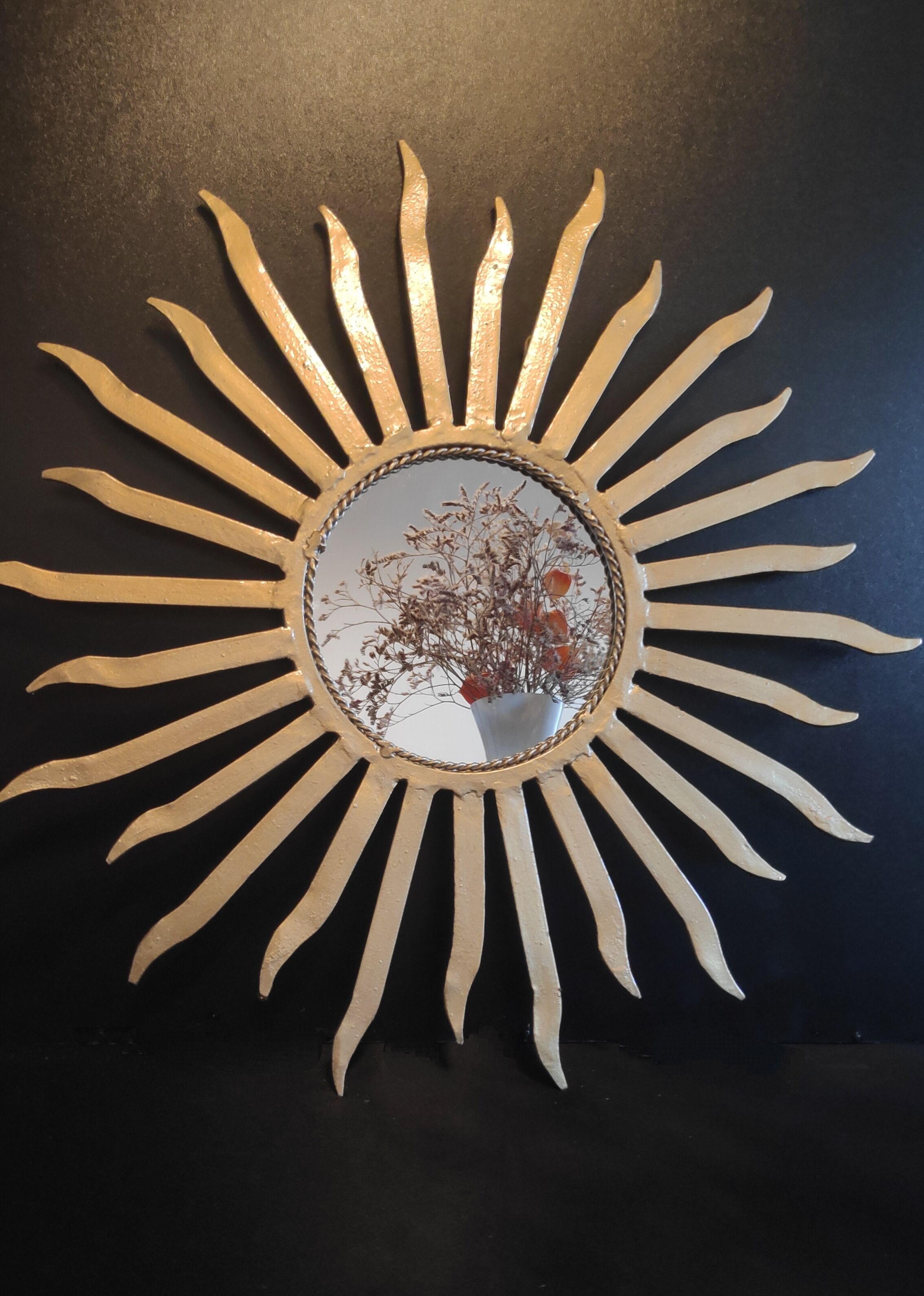 Miroir soleil en métal doré