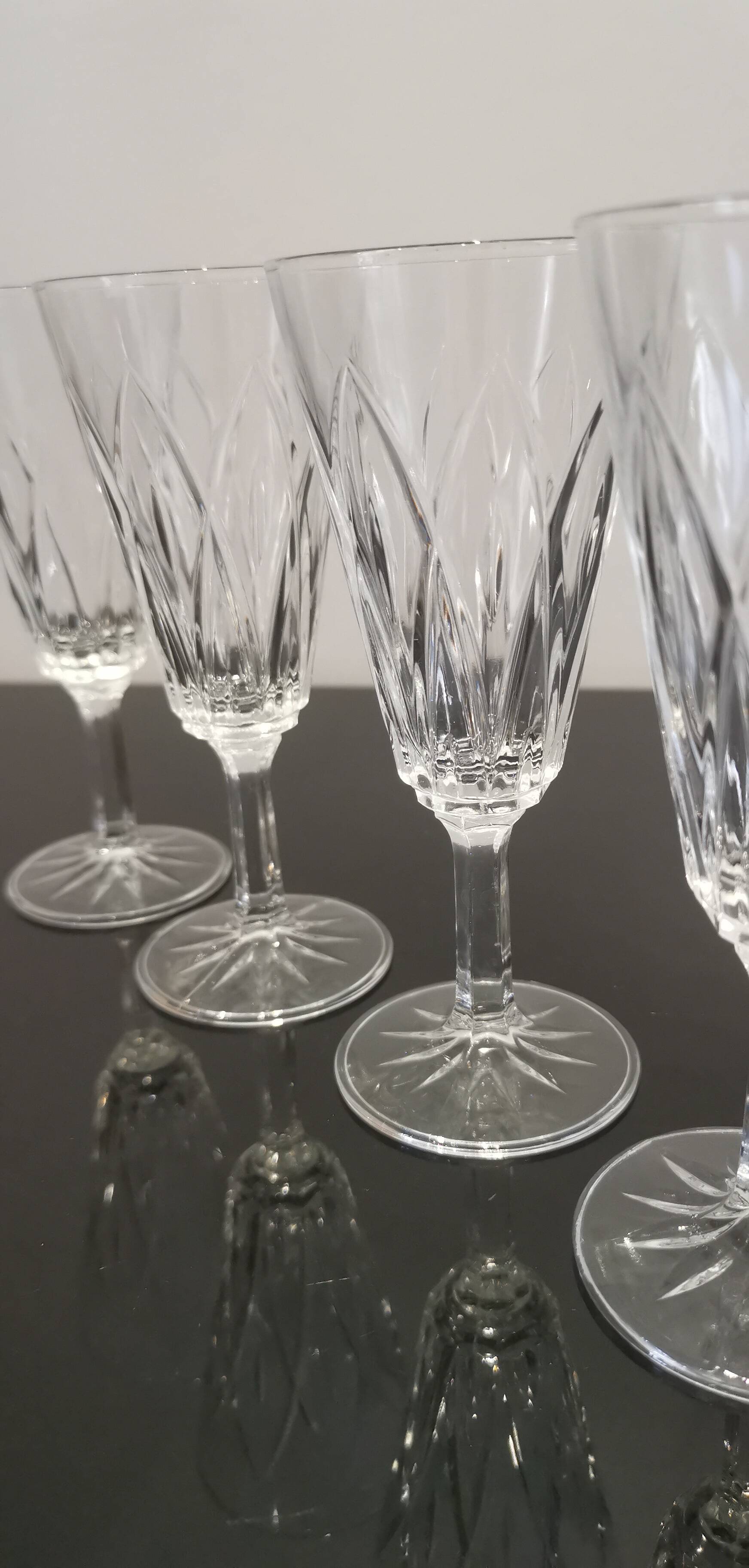 4 chiseled crystal flutes with vintage foot
