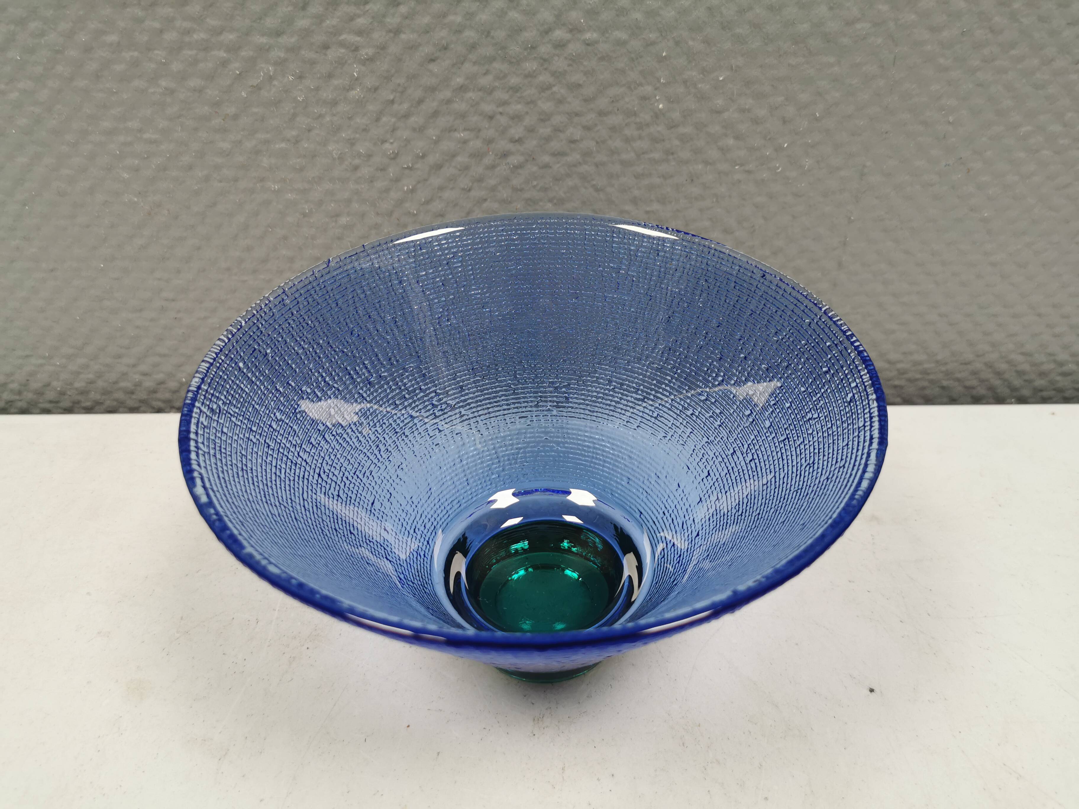 Glass bowl, by Lena Hansson for Hadeland glassworks Norway 1970s.
