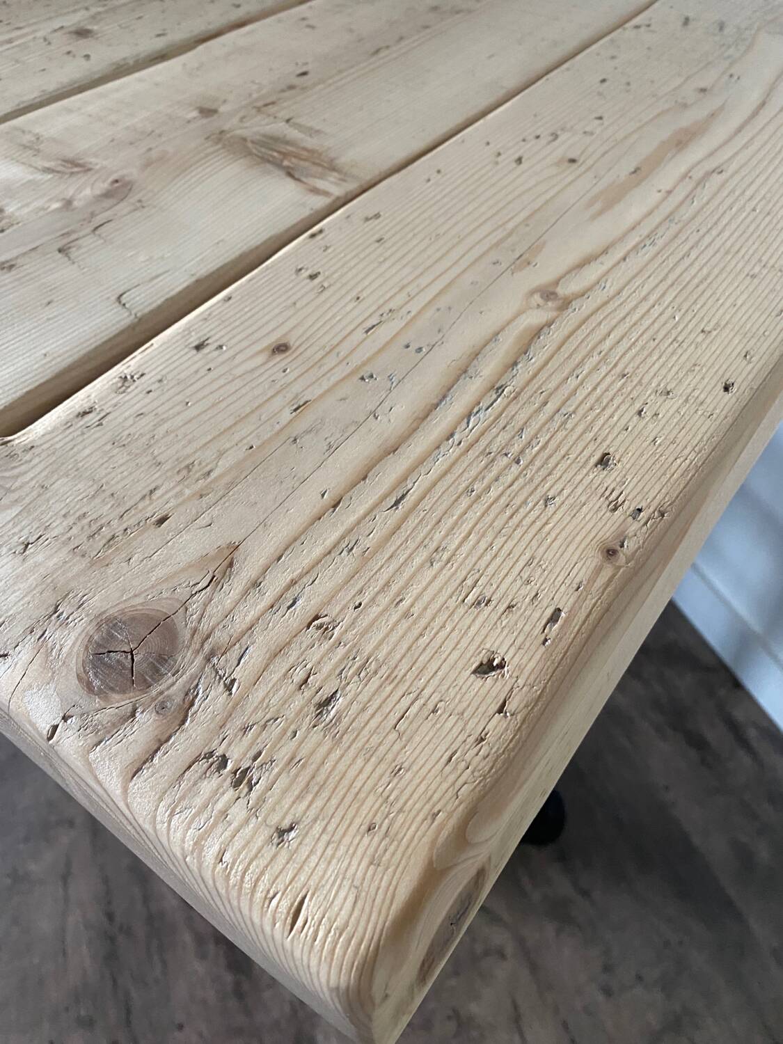 Bistro table with a central cast iron base in industrial style.