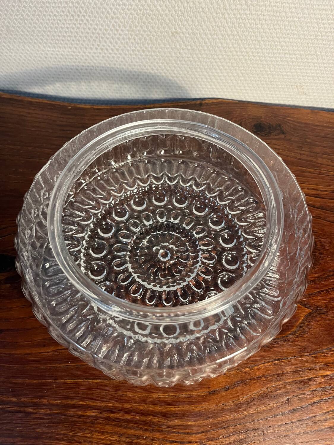 Ceiling light in bubbled chiseled glass with porcelain socket