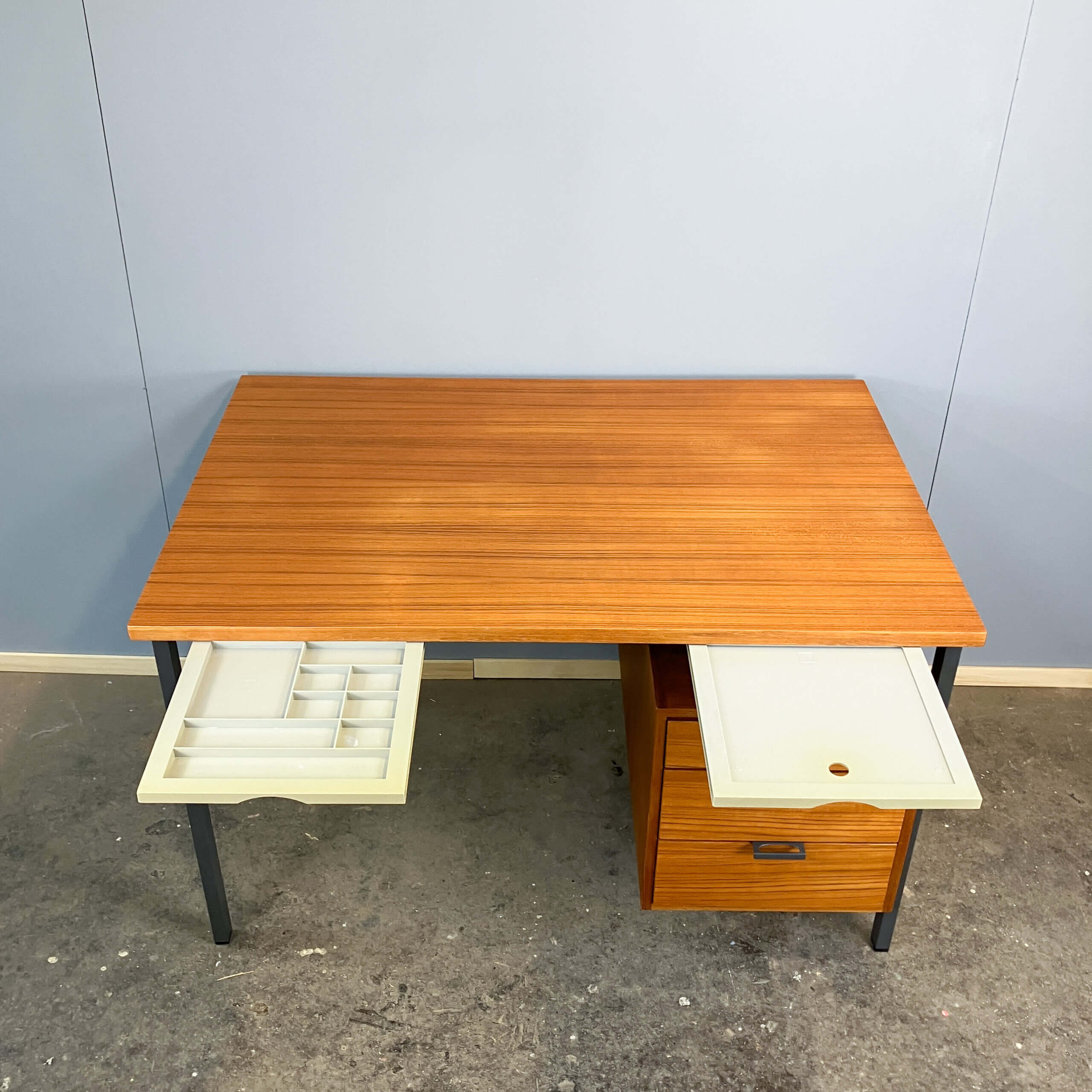 Bureau par Herbert Hirche pour Holzäpfel, teck avec acier tubulaire, années 1960.