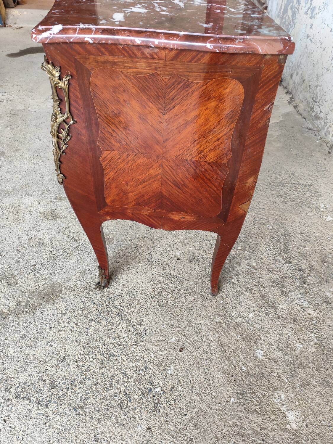 Inlaid chest of drawers
