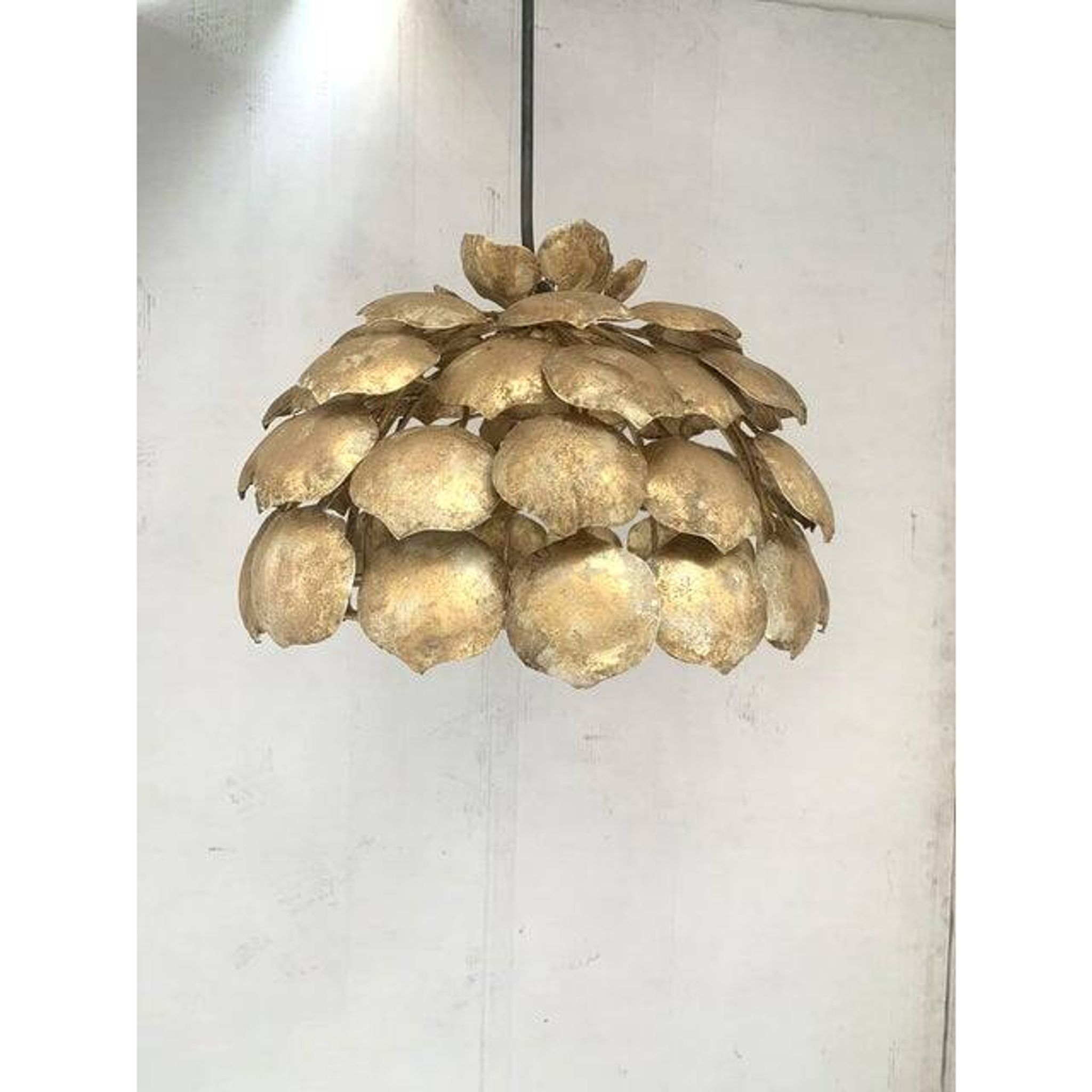 Pendentif en fer florentin doré contemporain