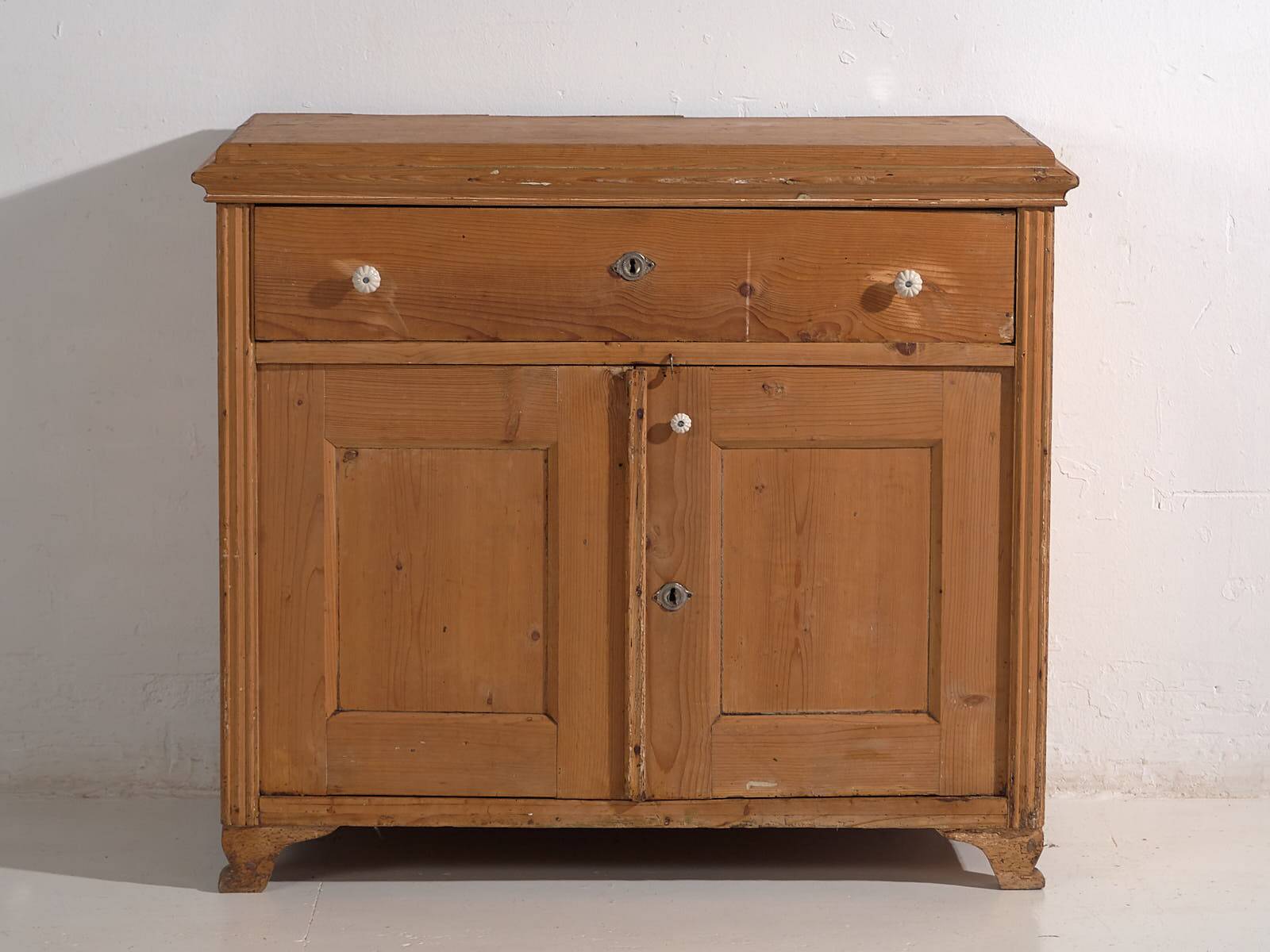 Antique kitchen cabinet (c.1920)