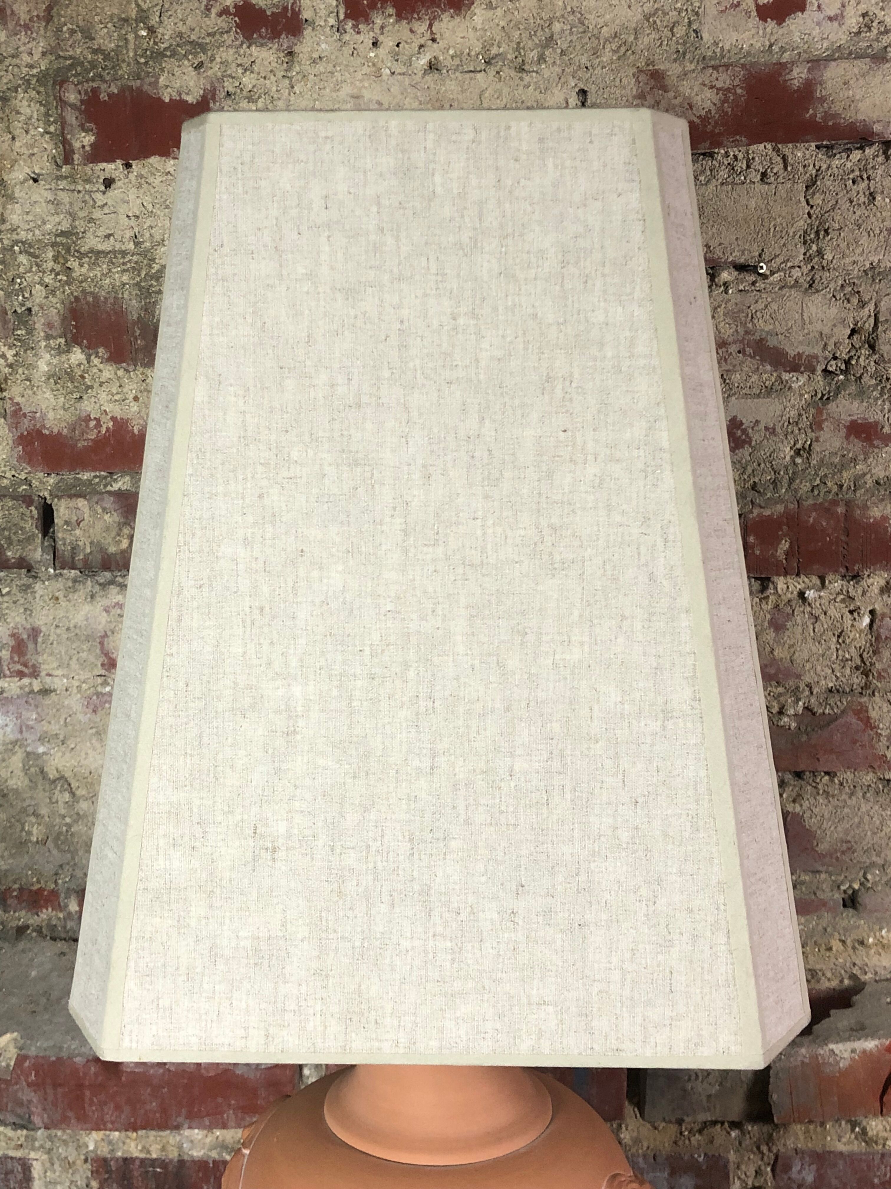 Terracotta lamp decorated with fruit crown