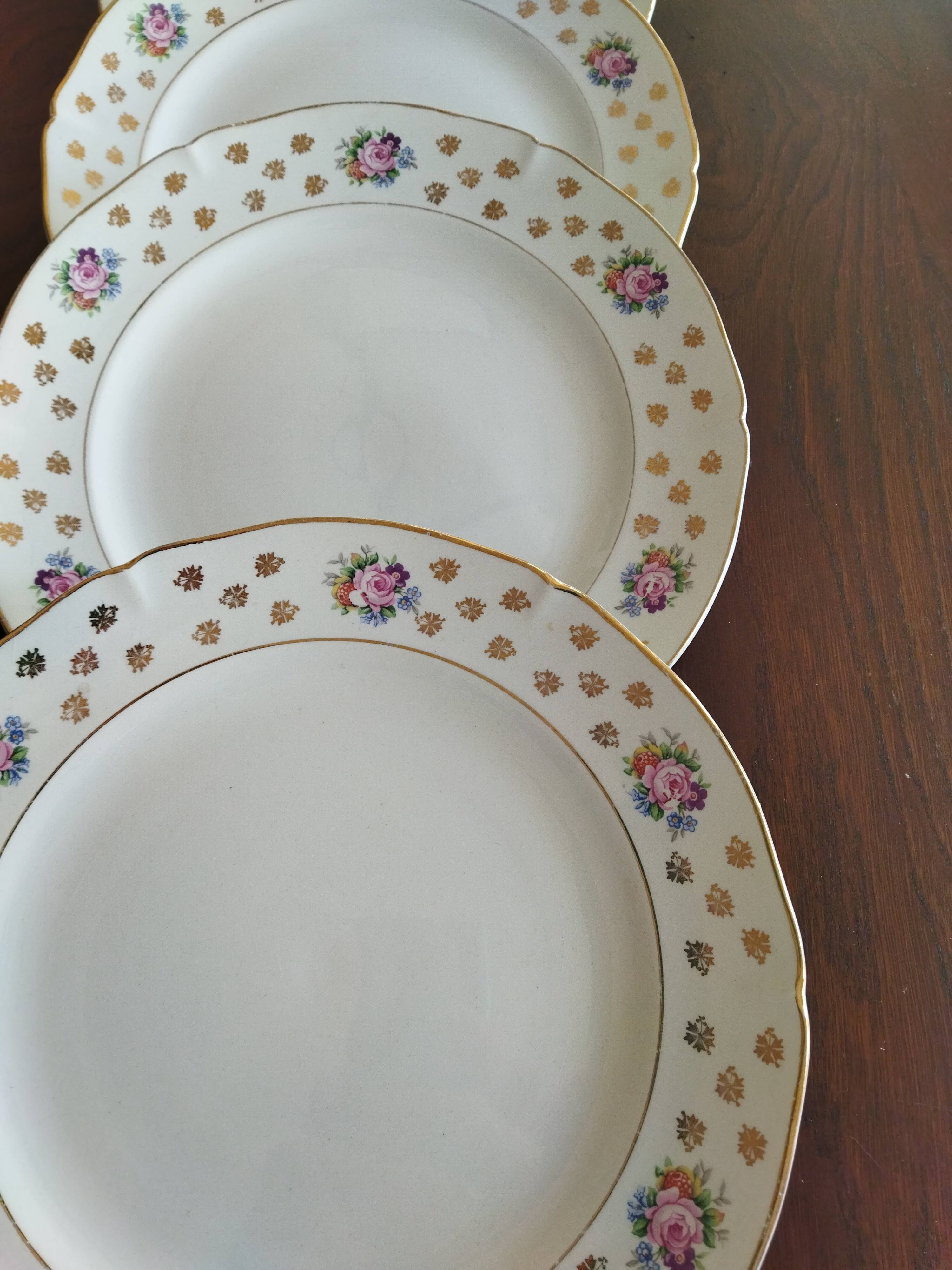 Six assiettes plates Céranord St Amand "Royal"