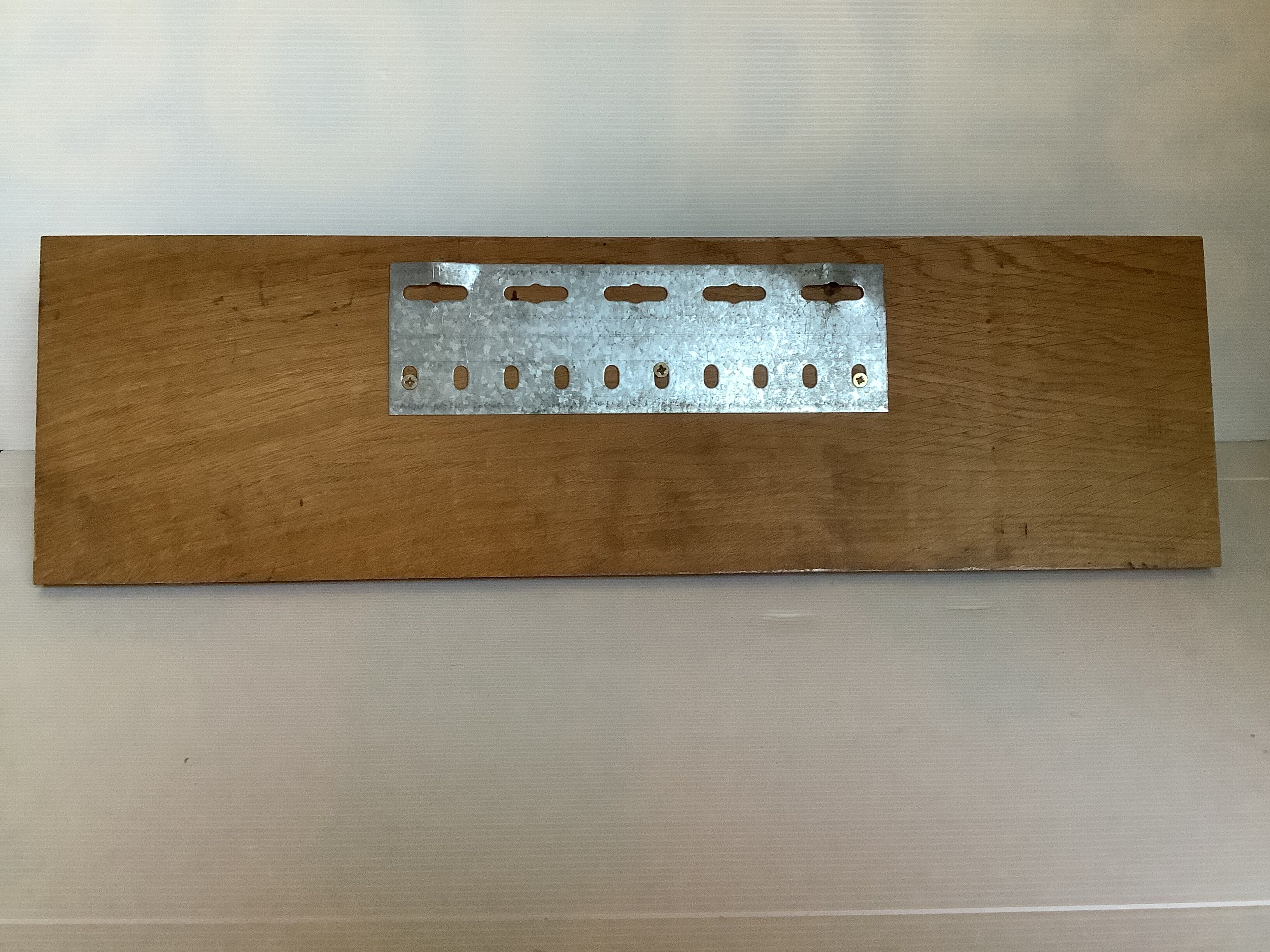 Wall coat rack in thick wood 4 hooks