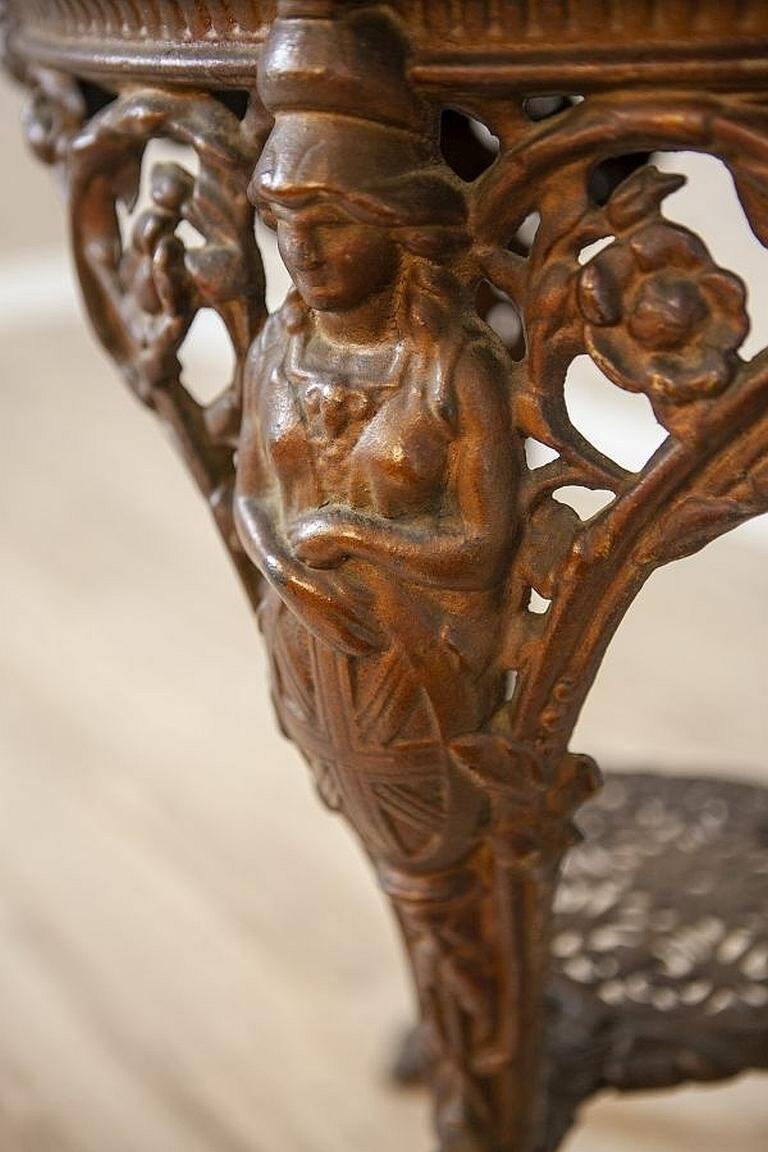 Table basse ovale vintage sur base en fonte, années 1950