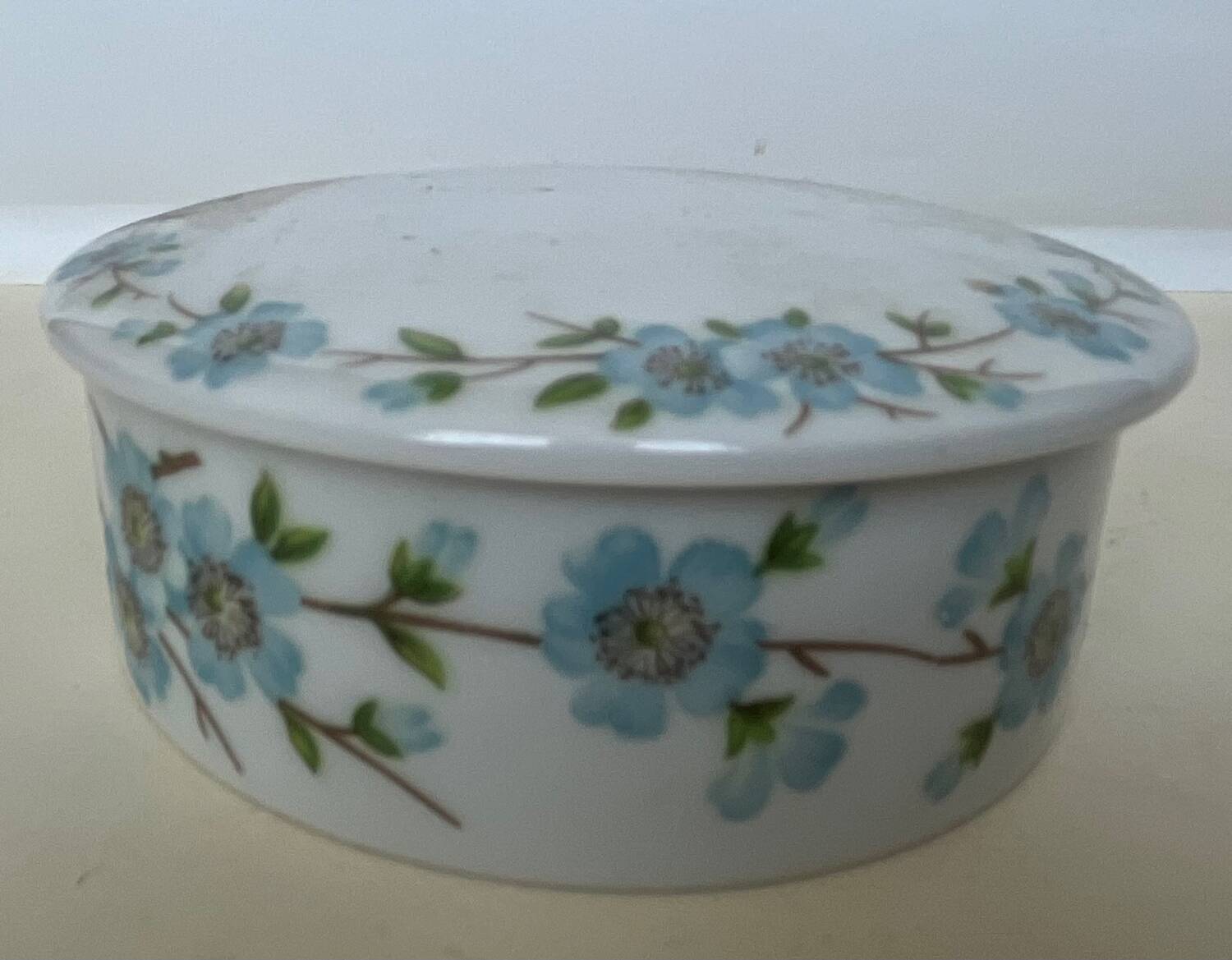 Porcelain candy box