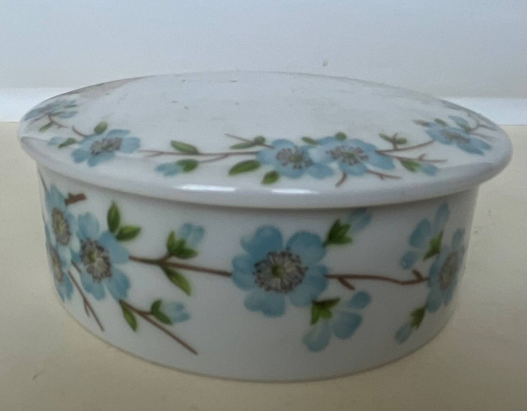 Bonbonnière en porcelaine