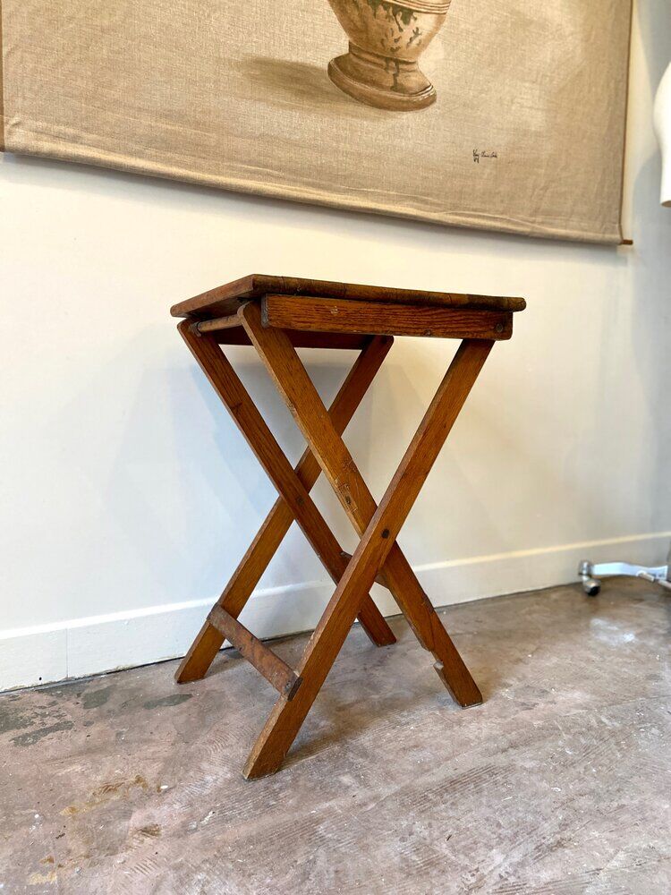 Folding side table in solid wood