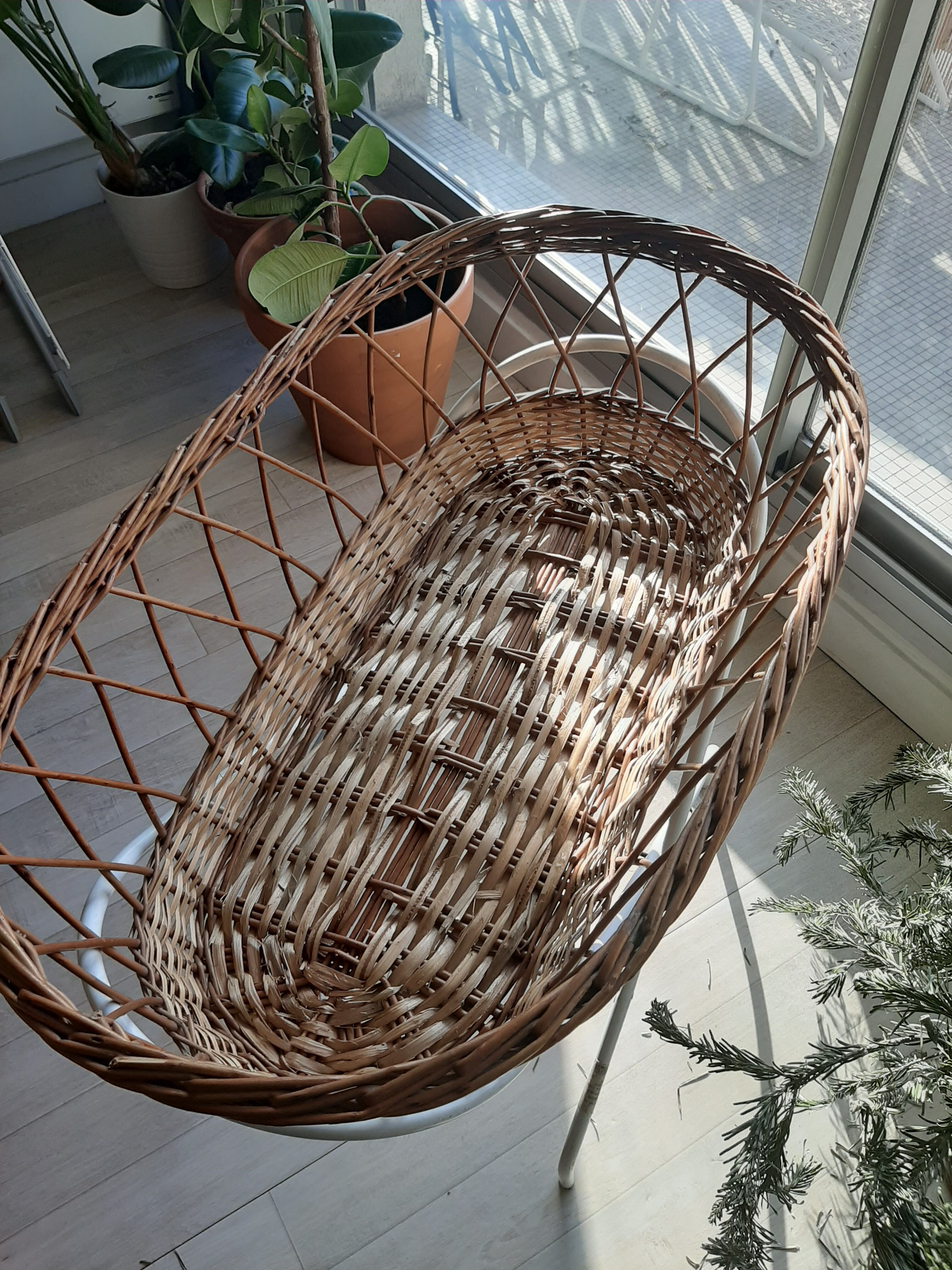 Rattan baby bassinet + stand