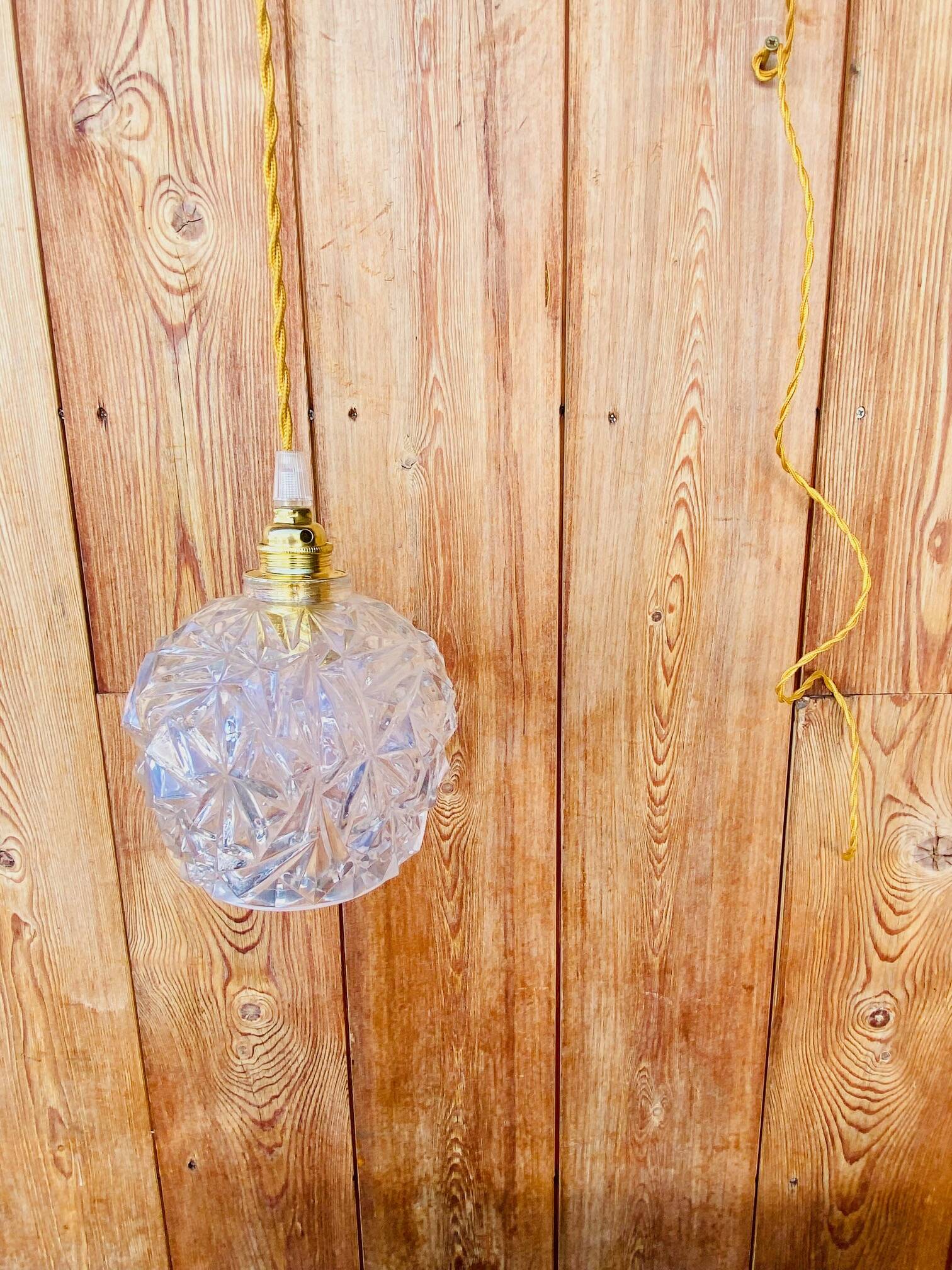 Globe pendant light in chiseled glass