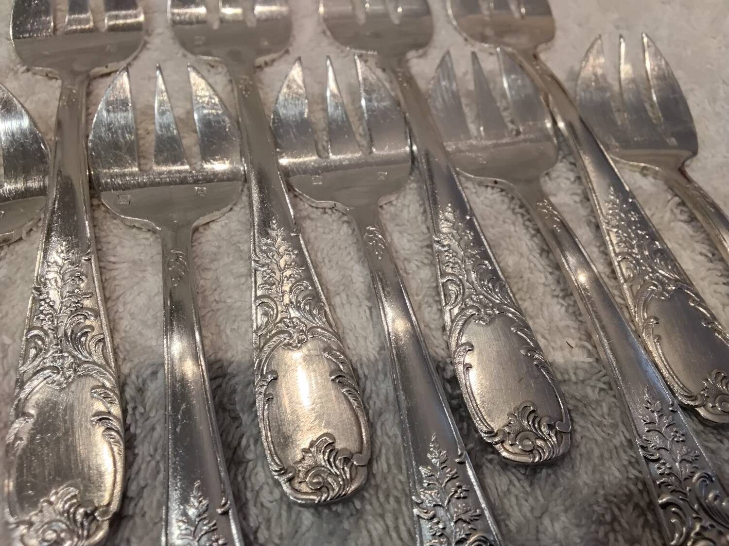 12 silver-plated oyster forks by silversmith Platil St Rocaille