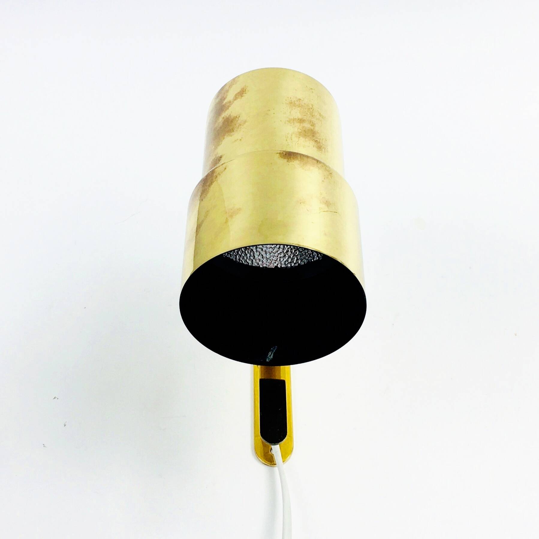 Pair of Scandinavian Polished Brass Wall Lights Model V-324 by Hans-Agne Jakobsson, Sweden, 1960s