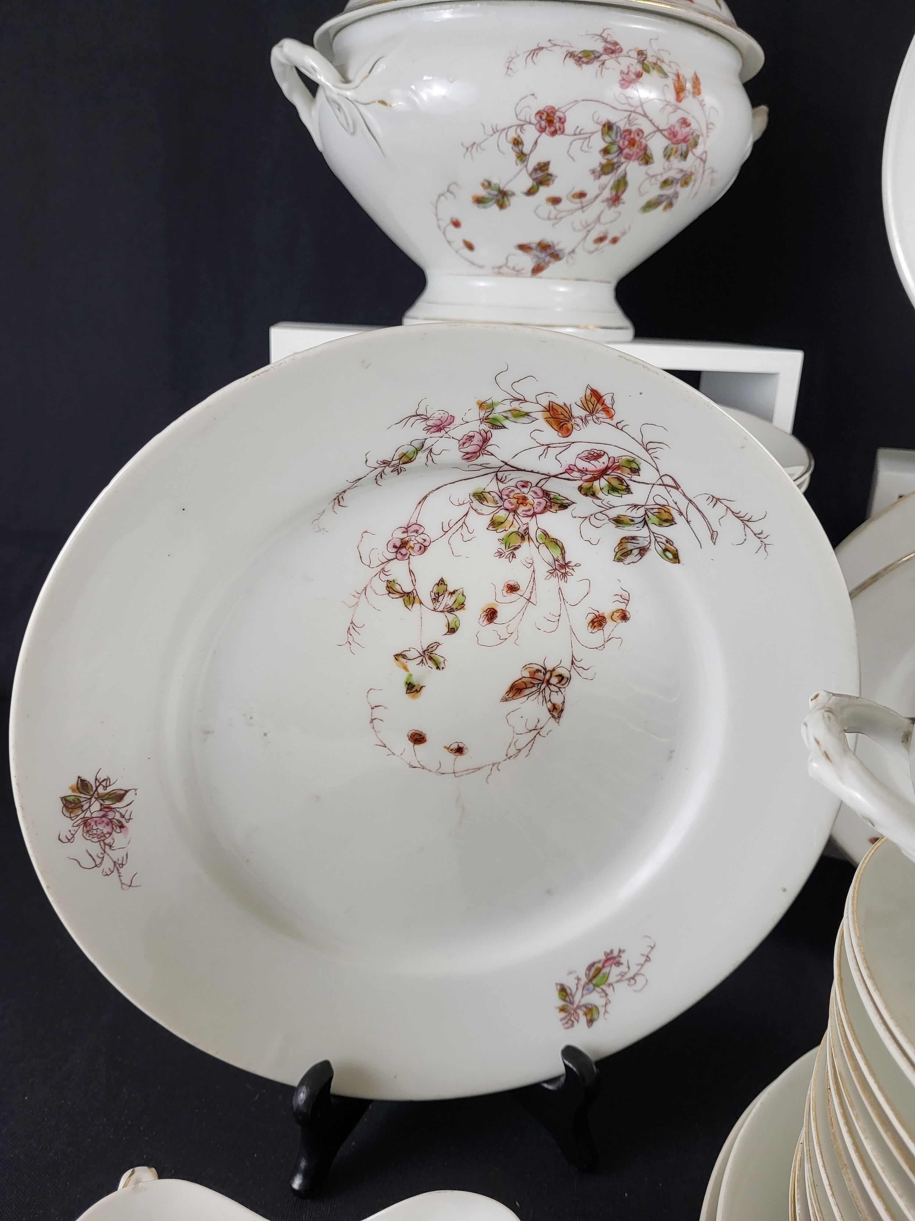 Porcelain table service Paris "à la ville St Denis" - New products