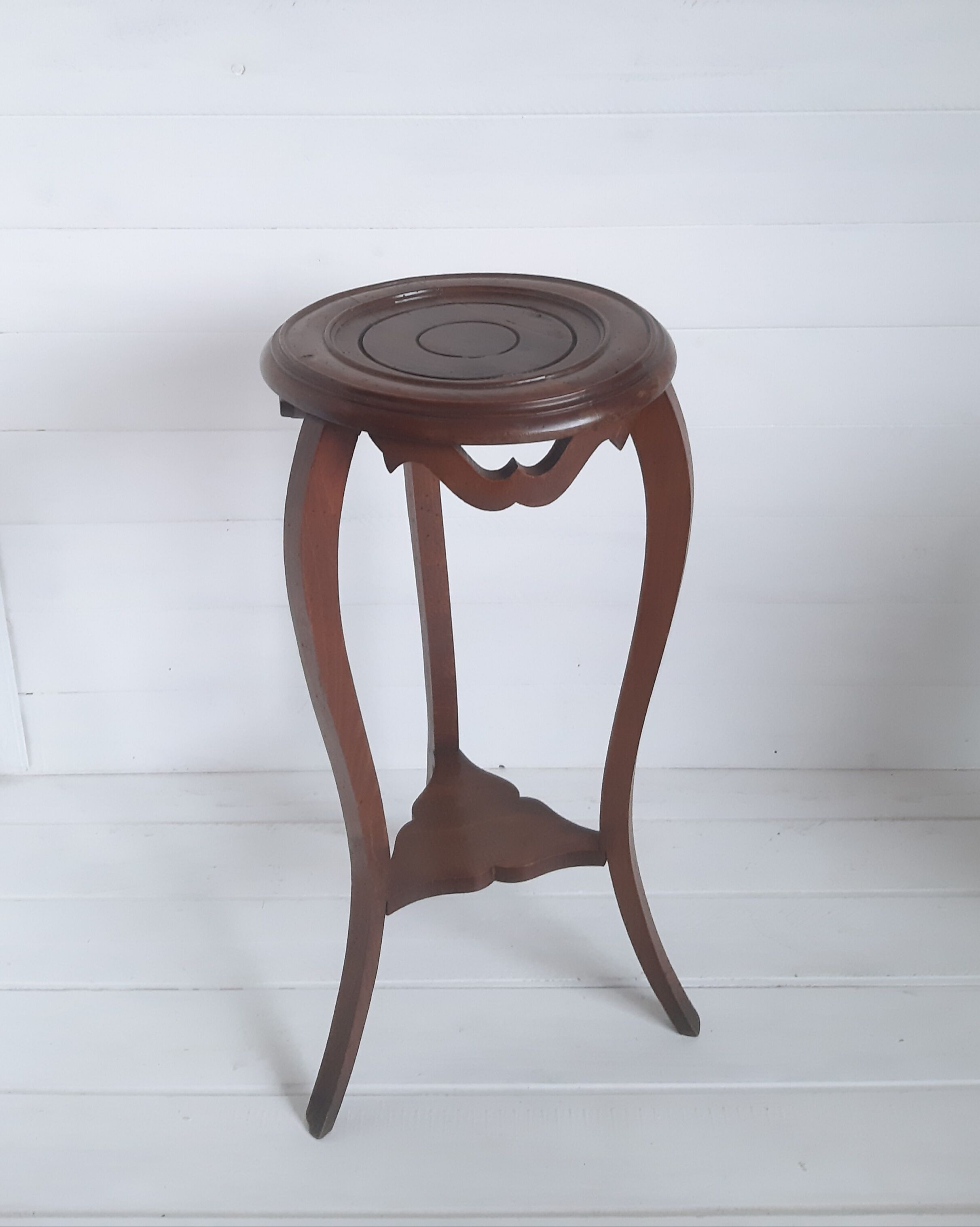 Pedestal table console plant holder