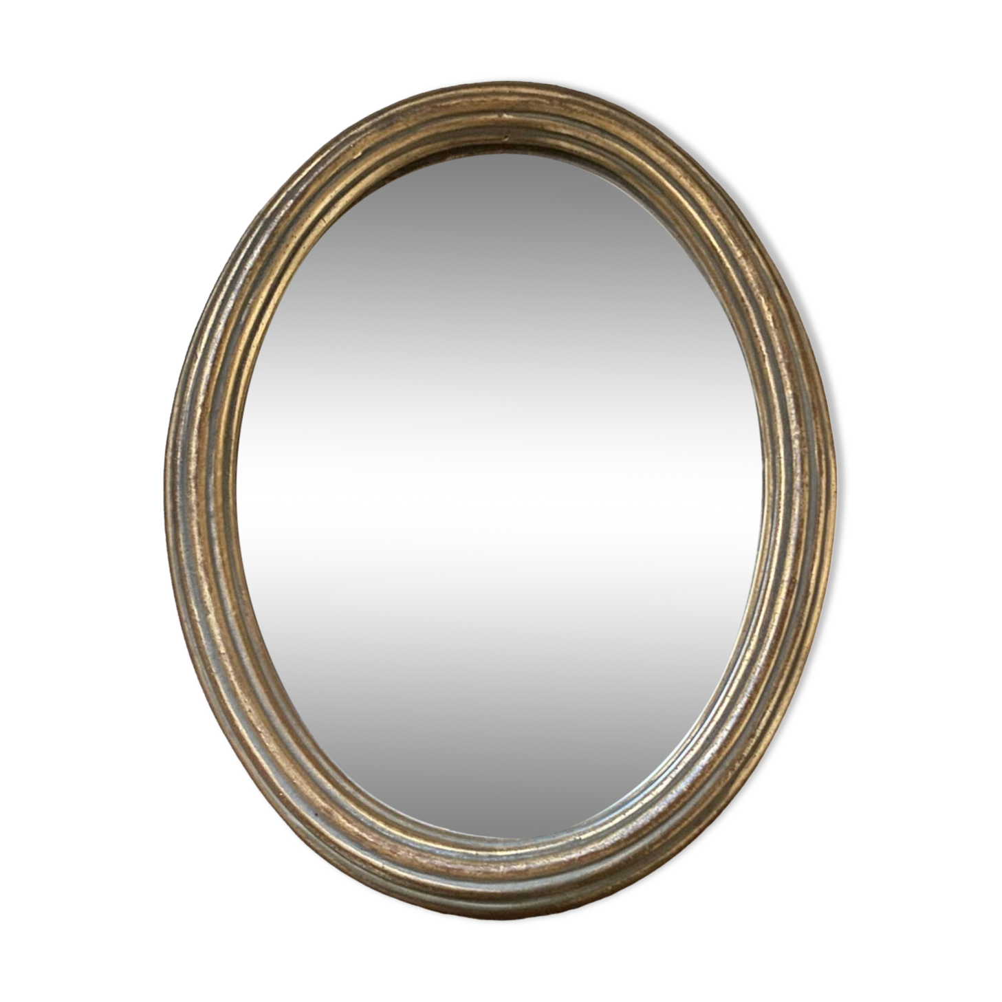 Classic oval mirror in gilded wood.
