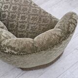 Canapé incurvé 2 places danois des années 1960, revêtement en velours vert clair.