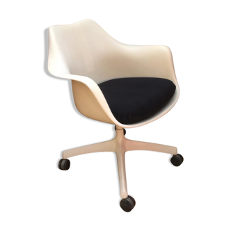 Fauteuil Tulip à roulettes d'Eero Saarinen aux éditions Knoll