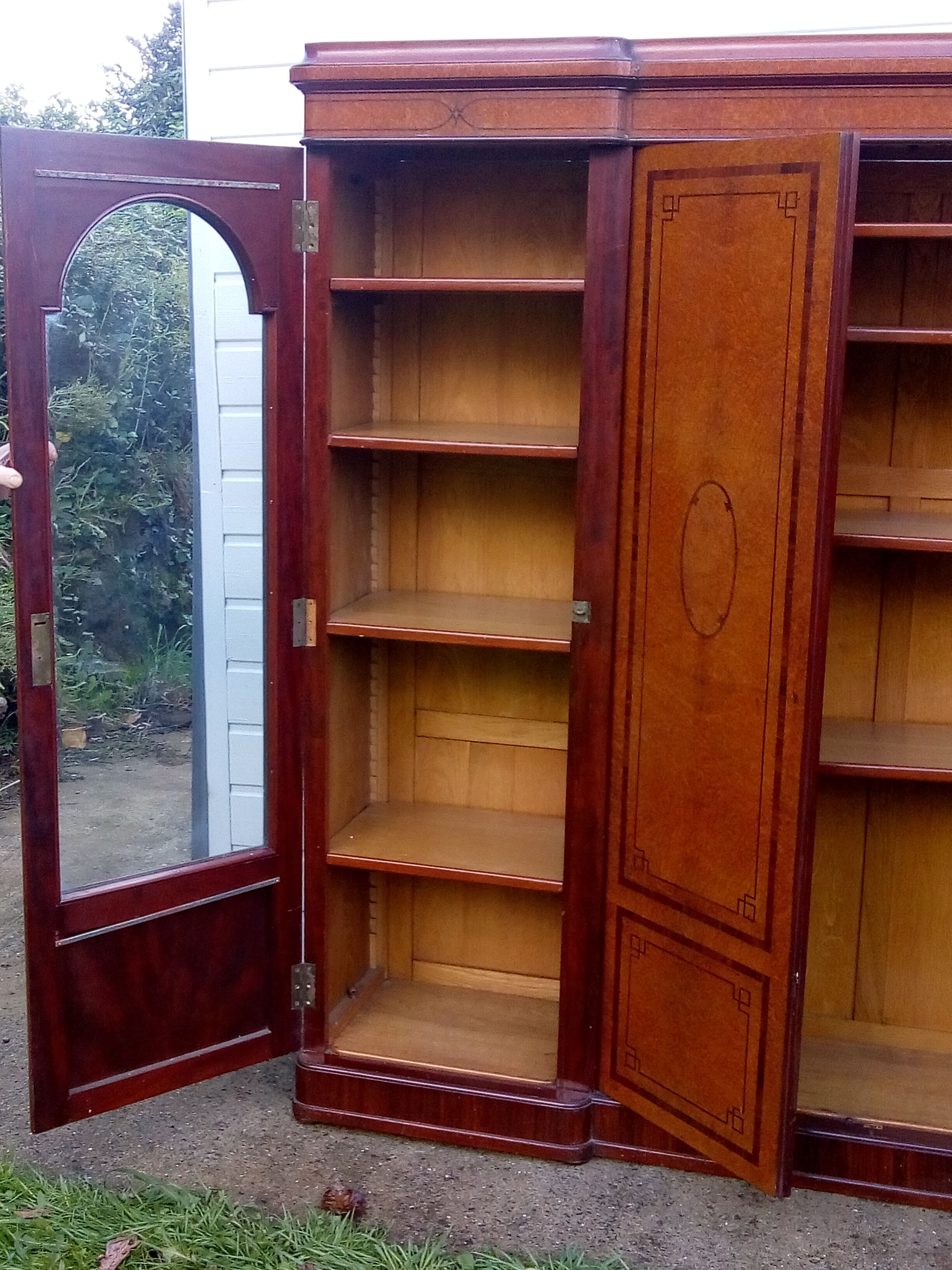 Bibliothéque vitrée 1920