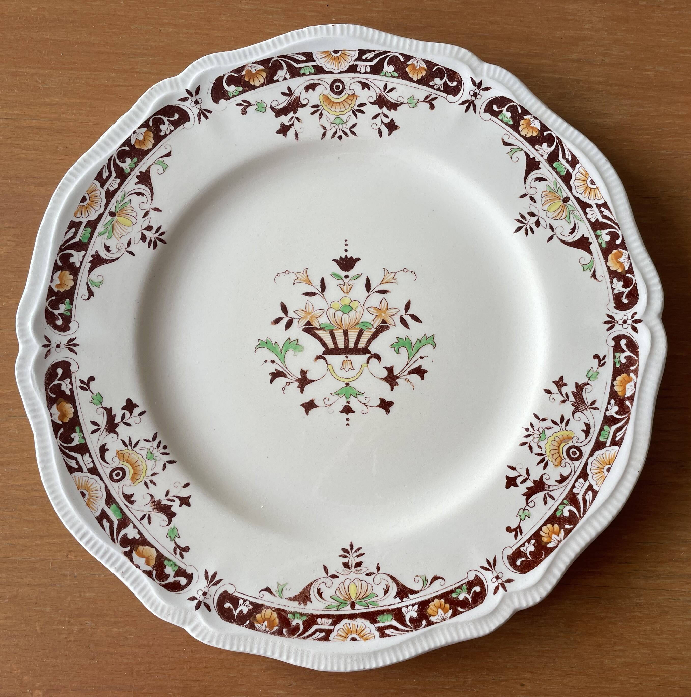 6 grandes assiettes à dessert anciennes en faïence de Longchamp
