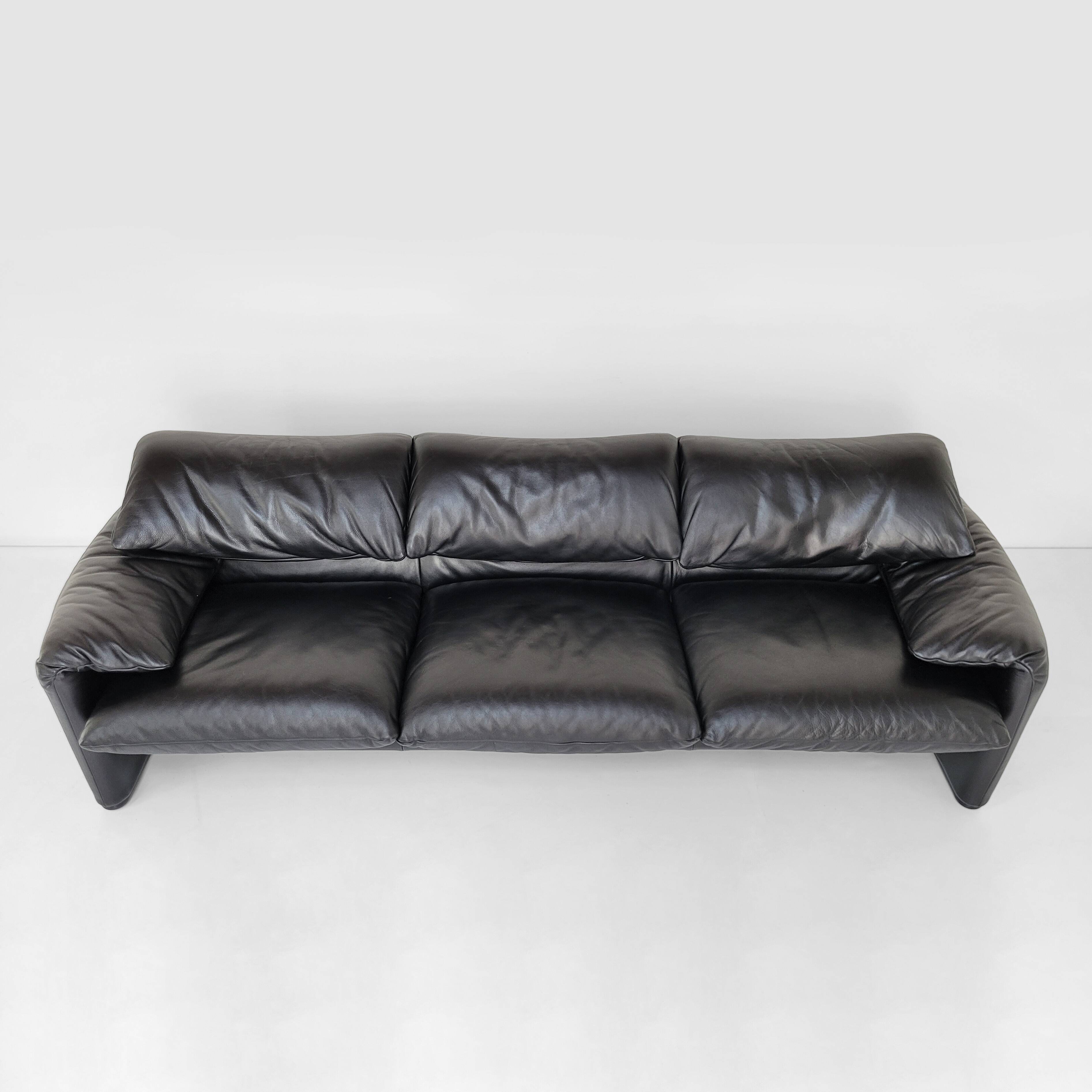 Maralunga sofa by Vico Magistretti for Cassina