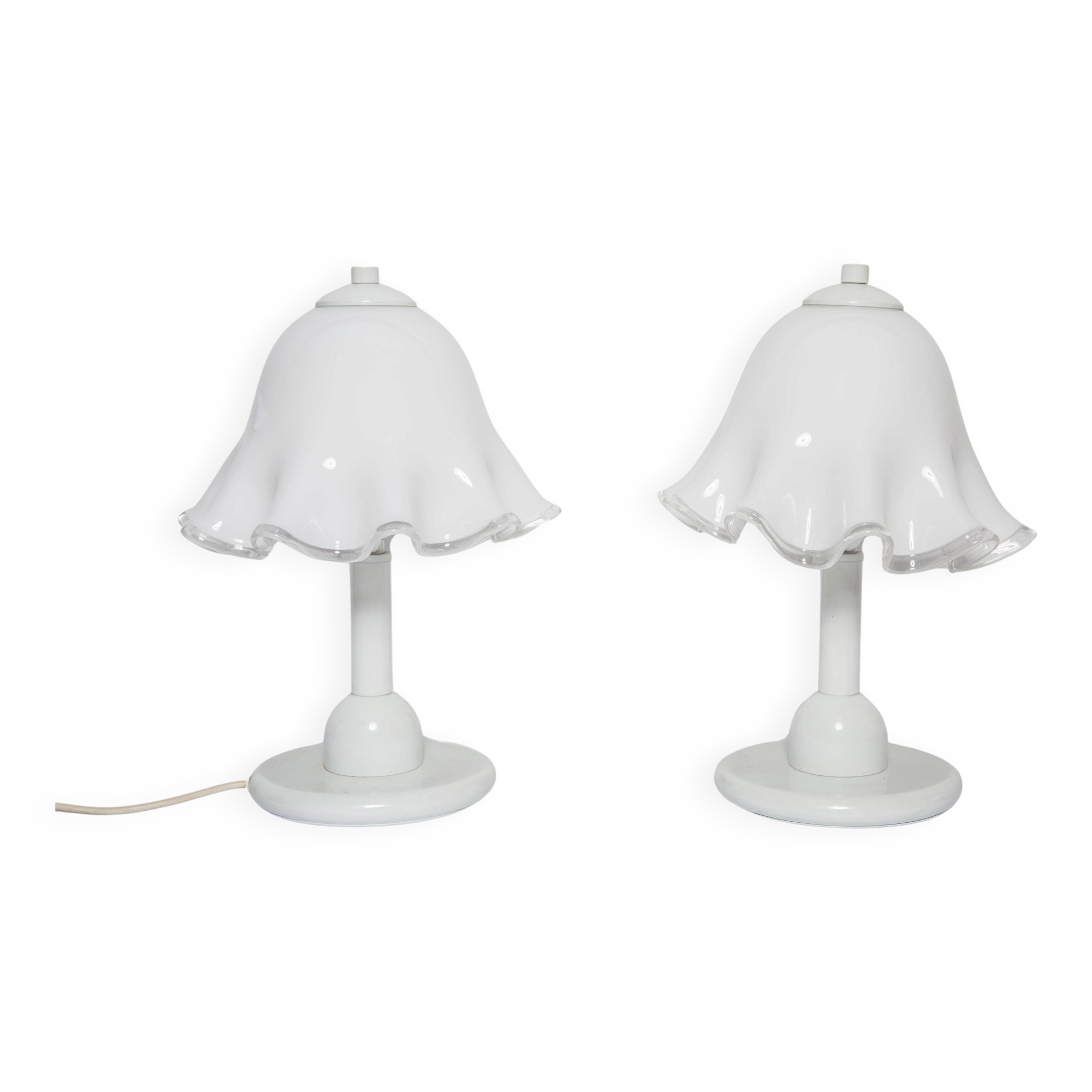 Set of two Hollywood Regency table lamps, white flowers, Italy, 1960s.
