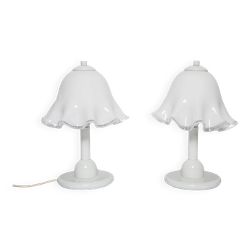 Set of two Hollywood Regency table lamps, white flowers, Italy, 1960s.
