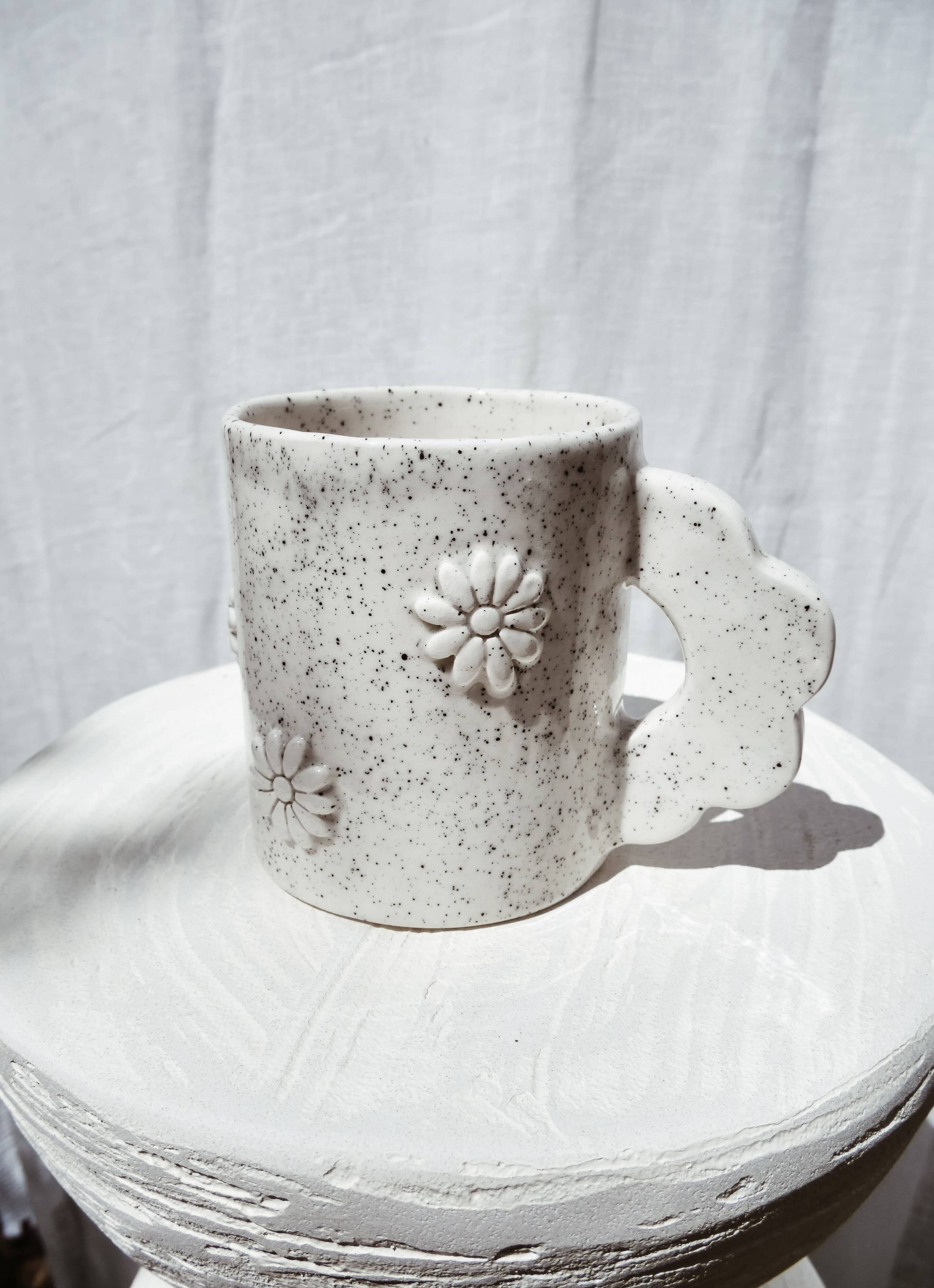 Giant daisy mug