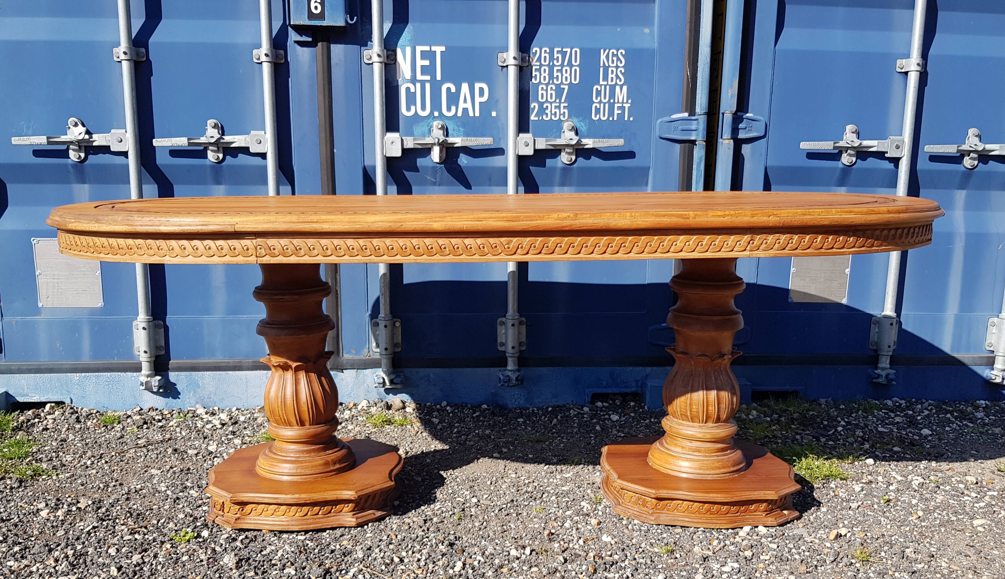 Oval dining table in solid teak