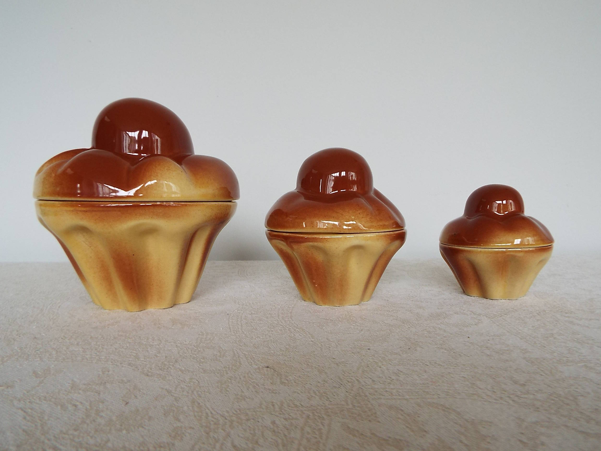 3 ceramic nesting pots