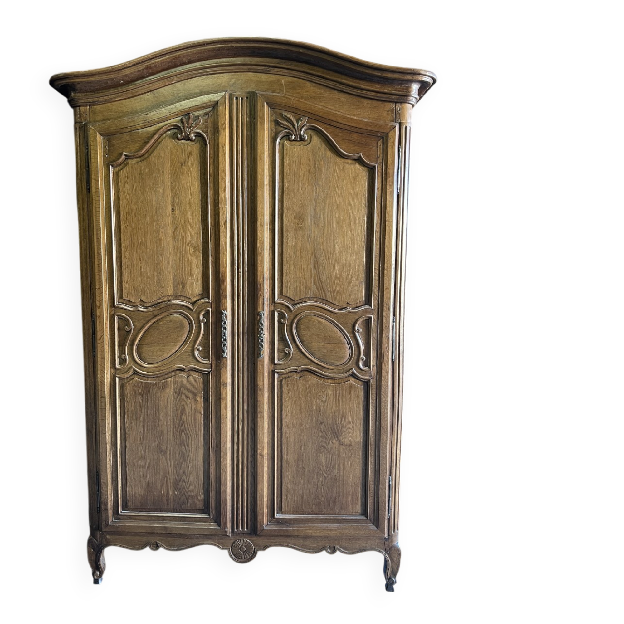 Norman Cauchoise wardrobe in medium oak, carved from the 19th century with a gendarme hat top.