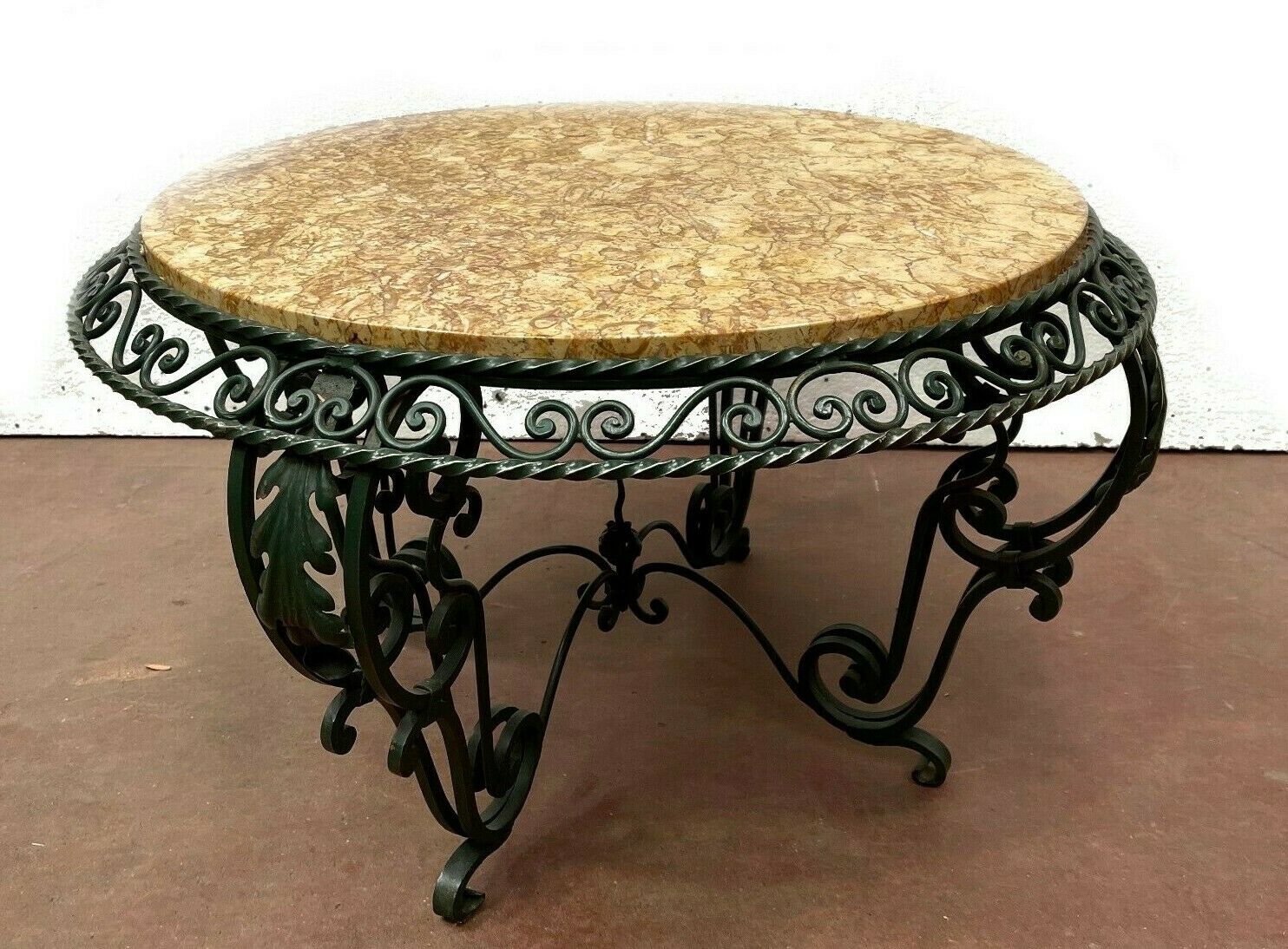 Round living room table in wrought iron and marble XX century